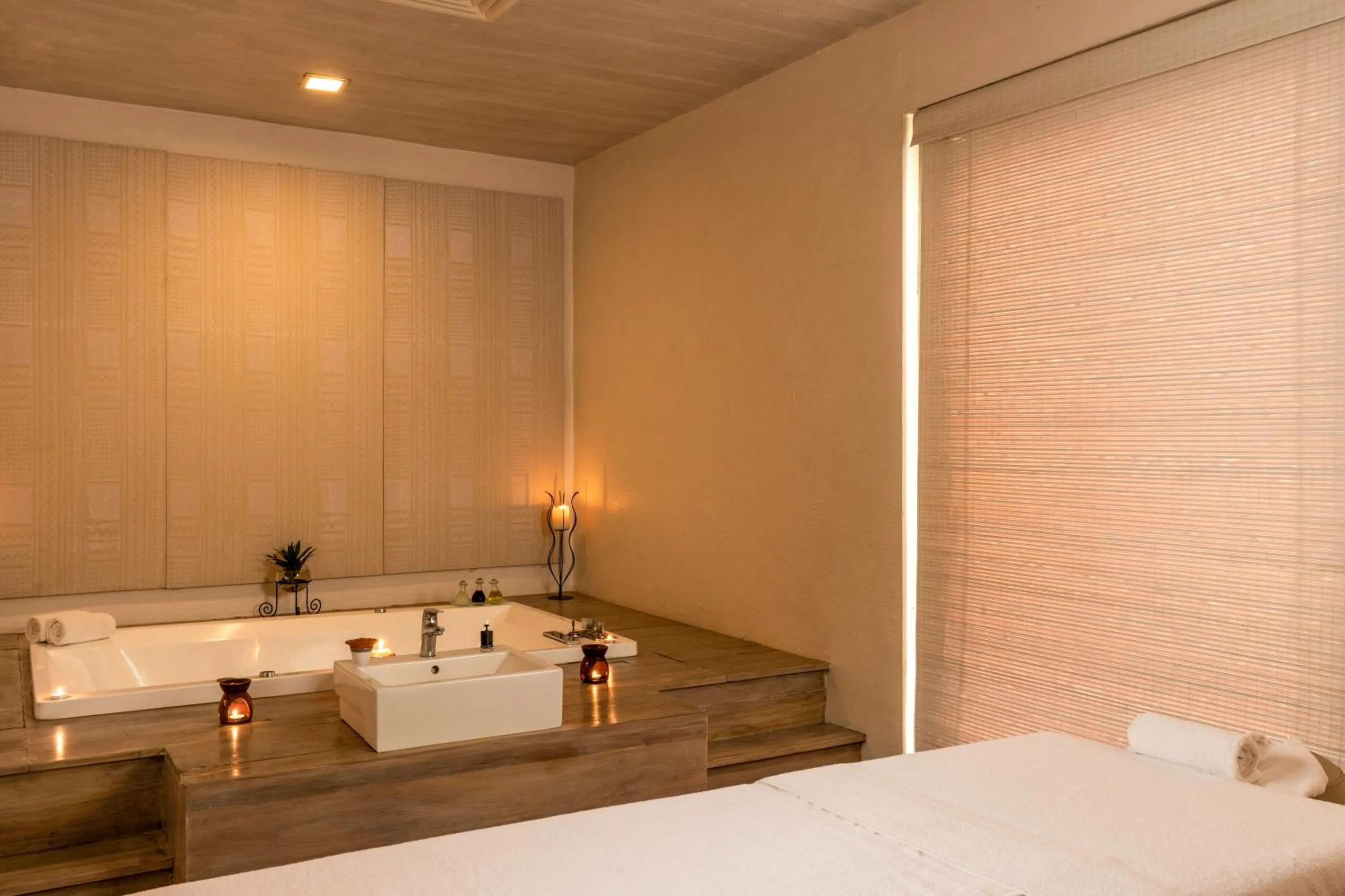 Spa and wellness centre/facilities, Bed in Jetwing Blue