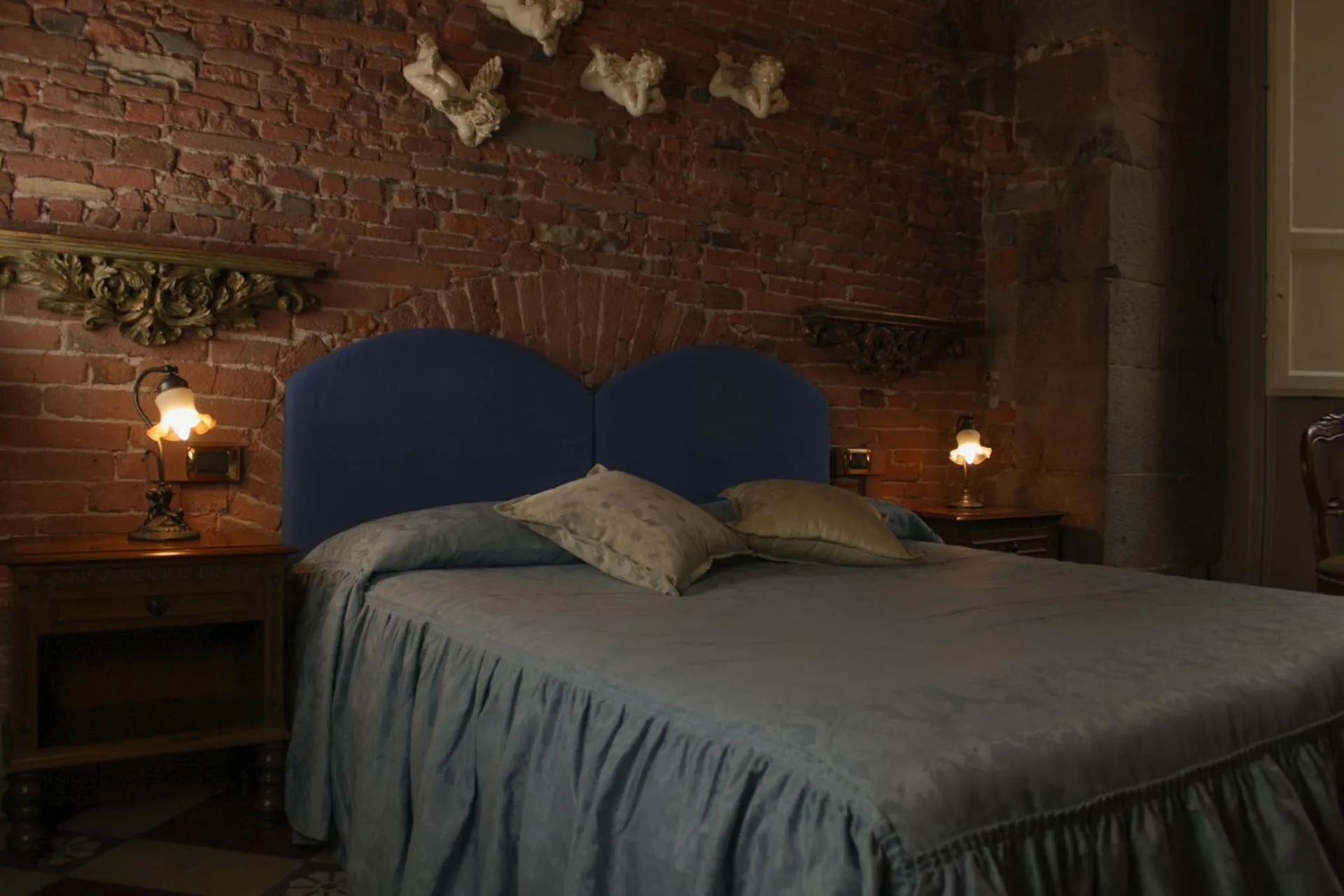 Bedroom, Bed in L'antica Bifore