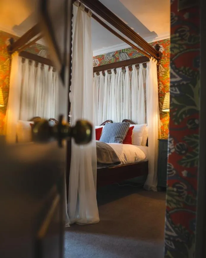 Bedroom, Bed in The Swan at Tarporley