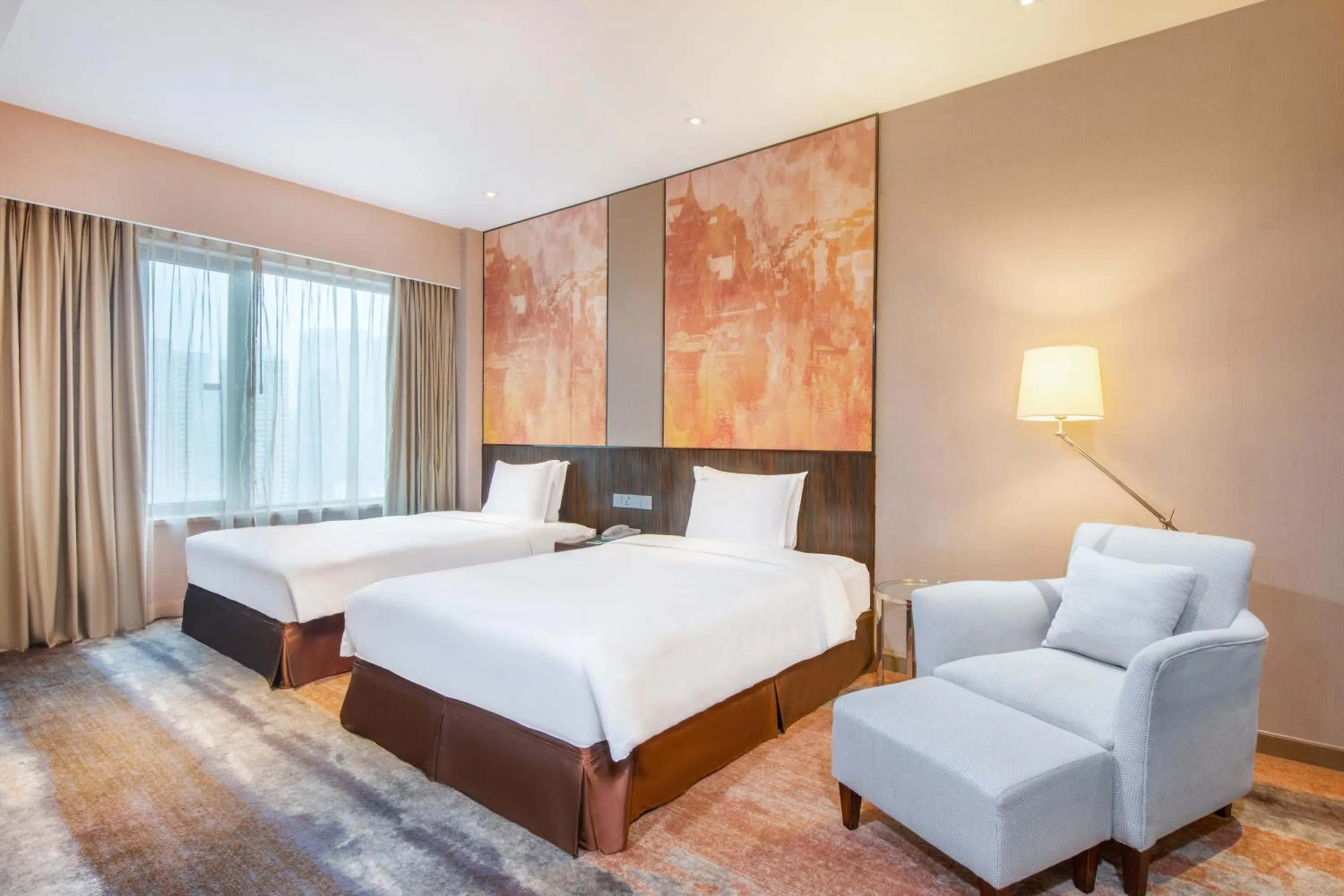 Photo of the whole room, Bed in Holiday Inn Nanjing Aqua City by IHG