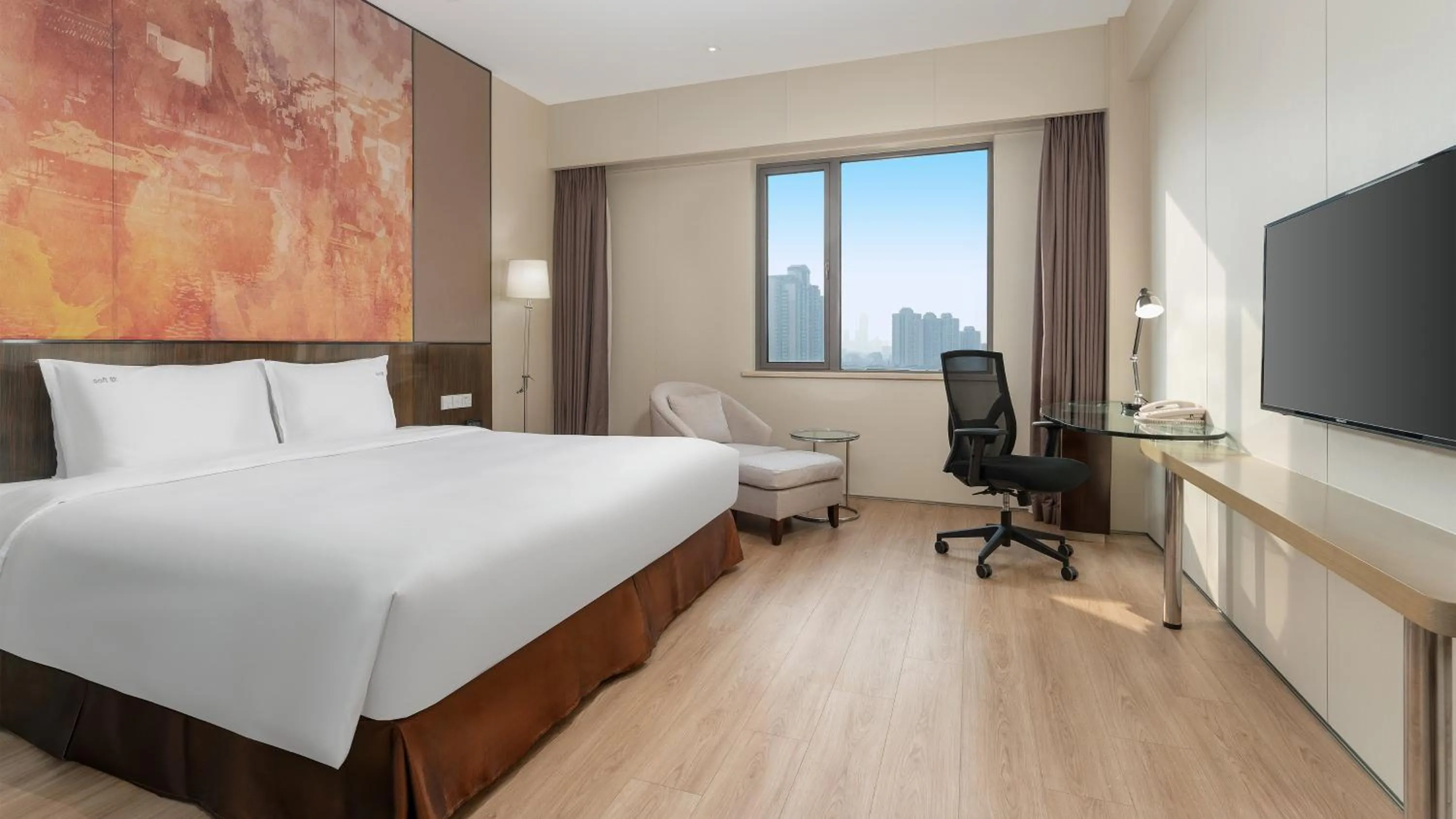 Photo of the whole room, Bed in Holiday Inn Nanjing Aqua City by IHG