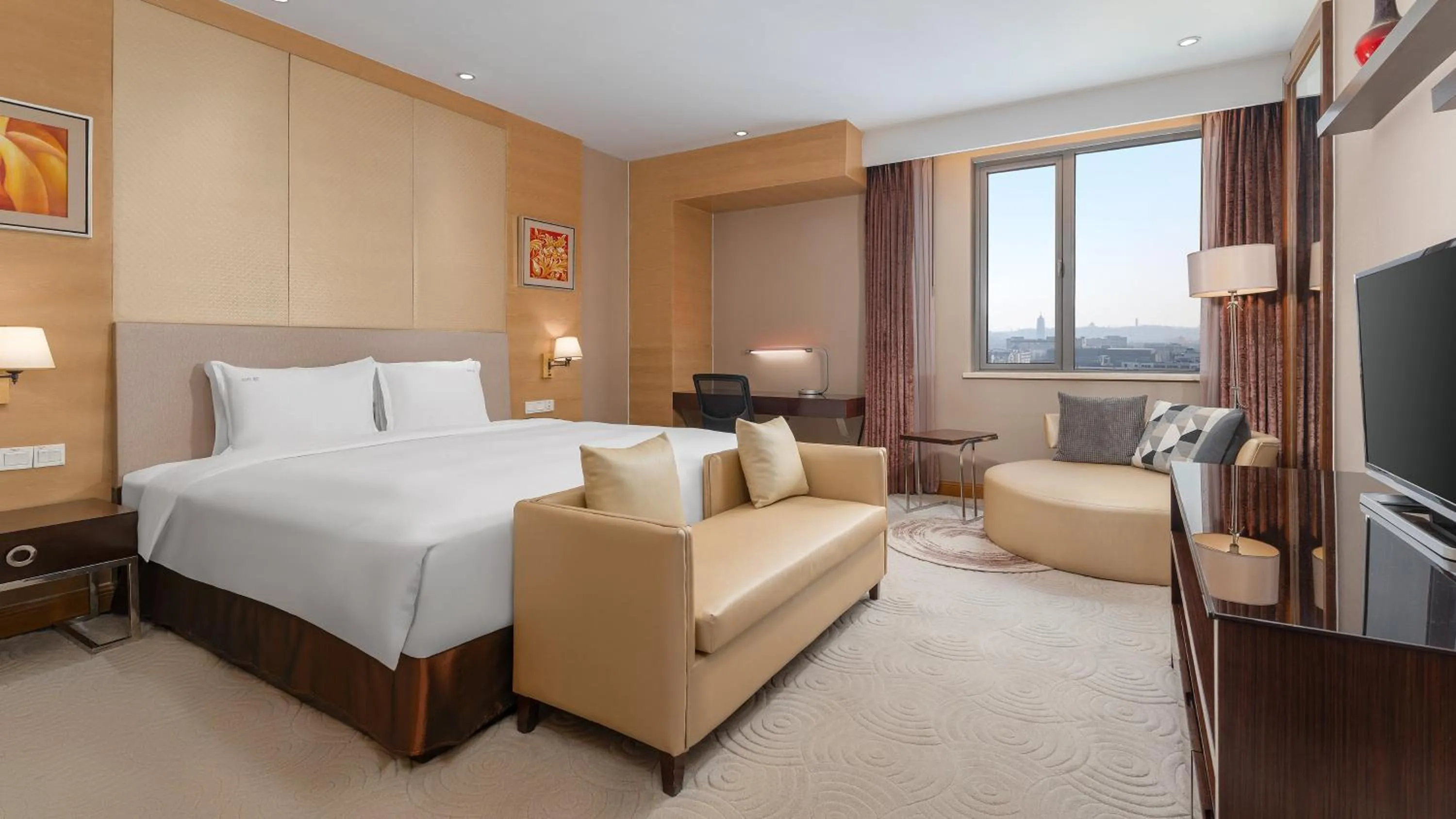 Photo of the whole room, Bed in Holiday Inn Nanjing Aqua City by IHG