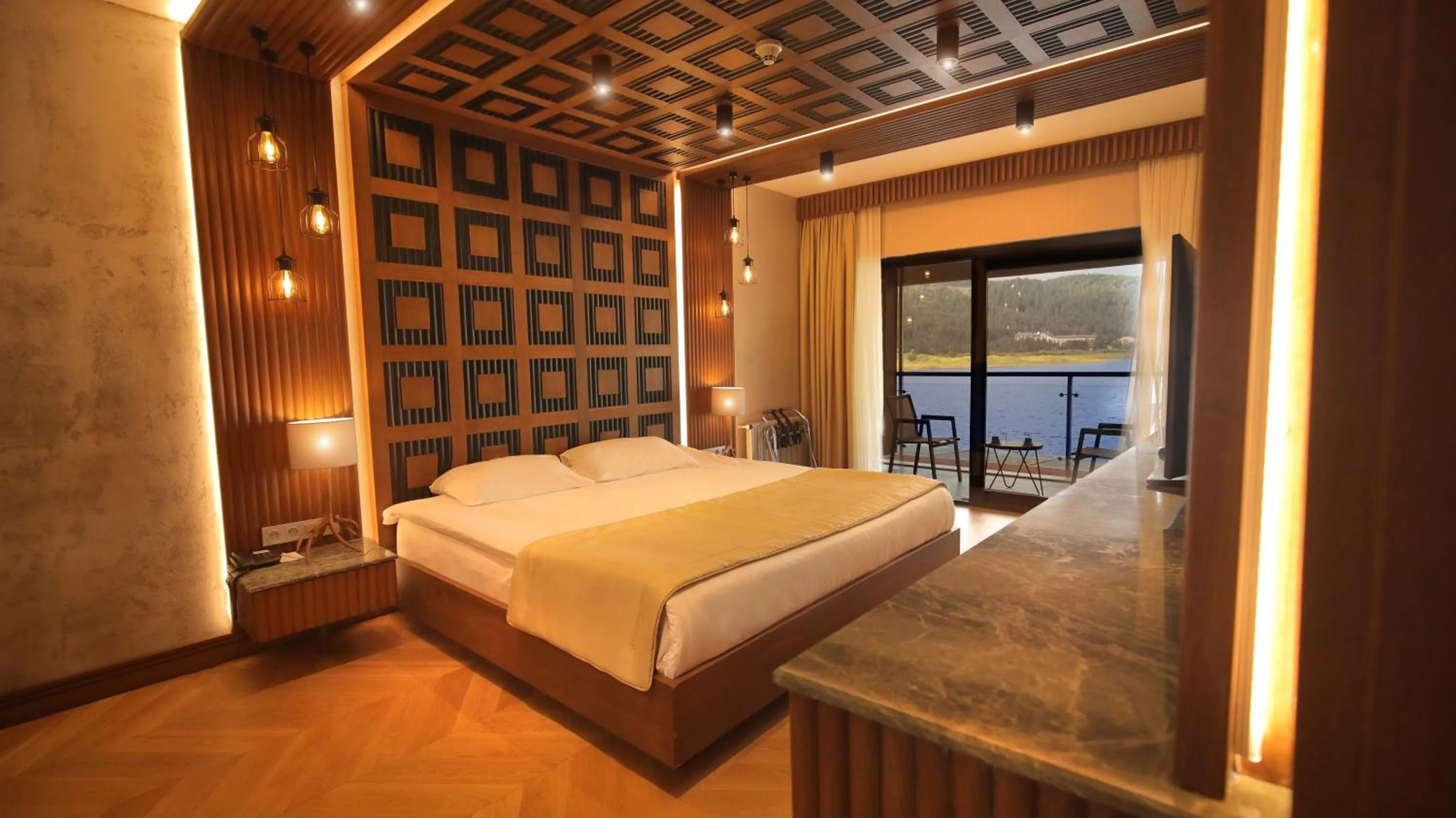 Spring, Bed in Abant Kosk Oteli