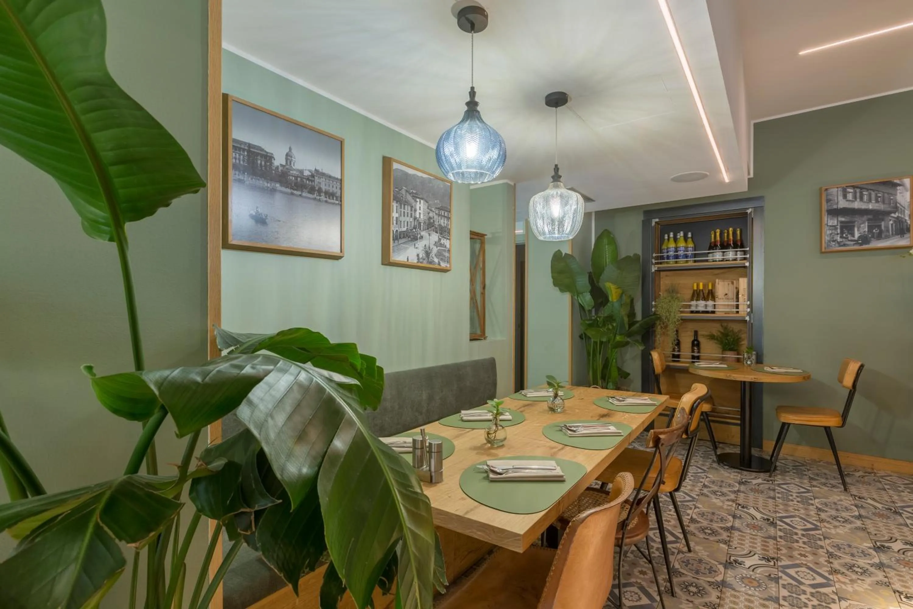 Restaurant/places to eat in Avenue Boutique Hotel