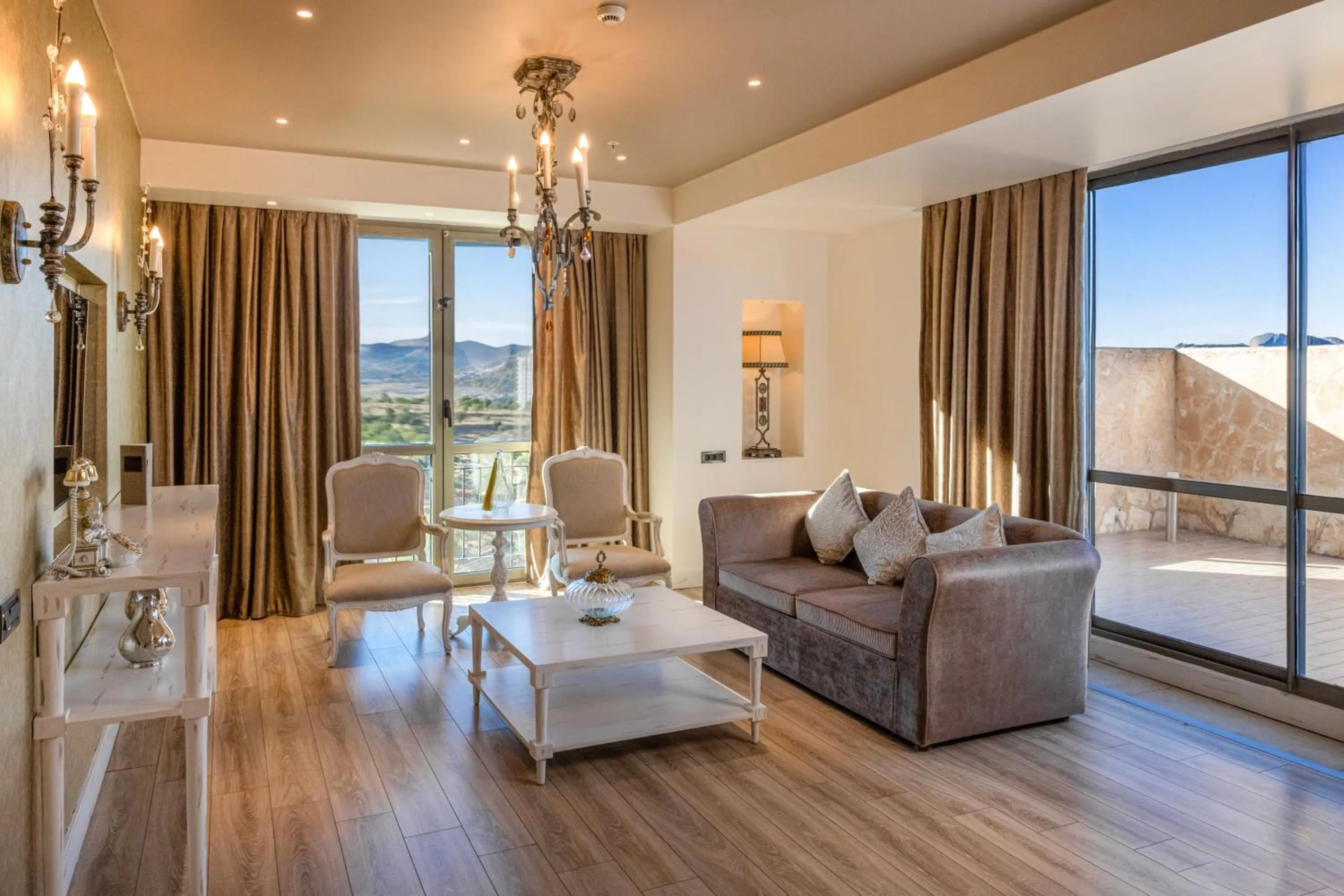 Living room in Ramada Plaza by Wyndham Mardin