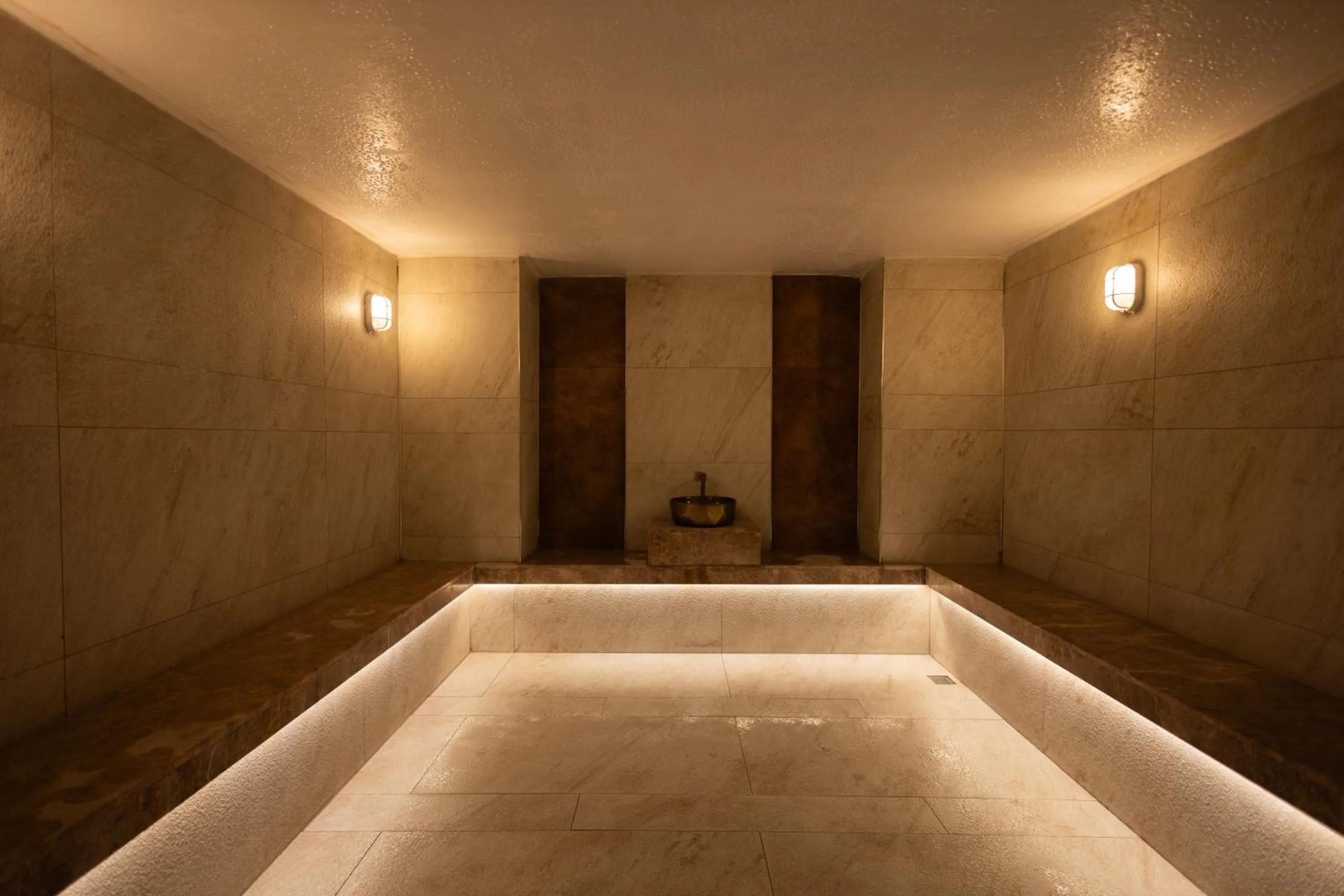 Steam room in Ramada Plaza by Wyndham Mardin