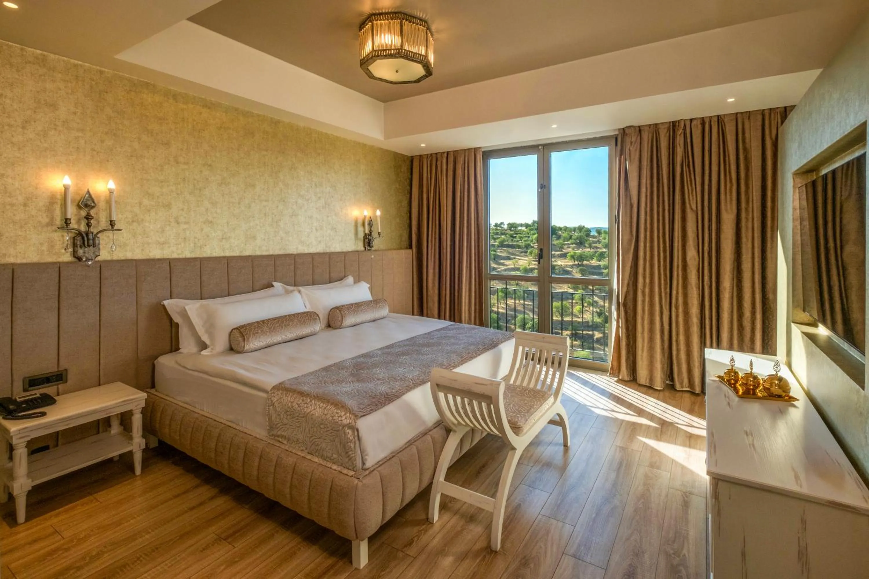 Bedroom, Bed in Ramada Plaza by Wyndham Mardin
