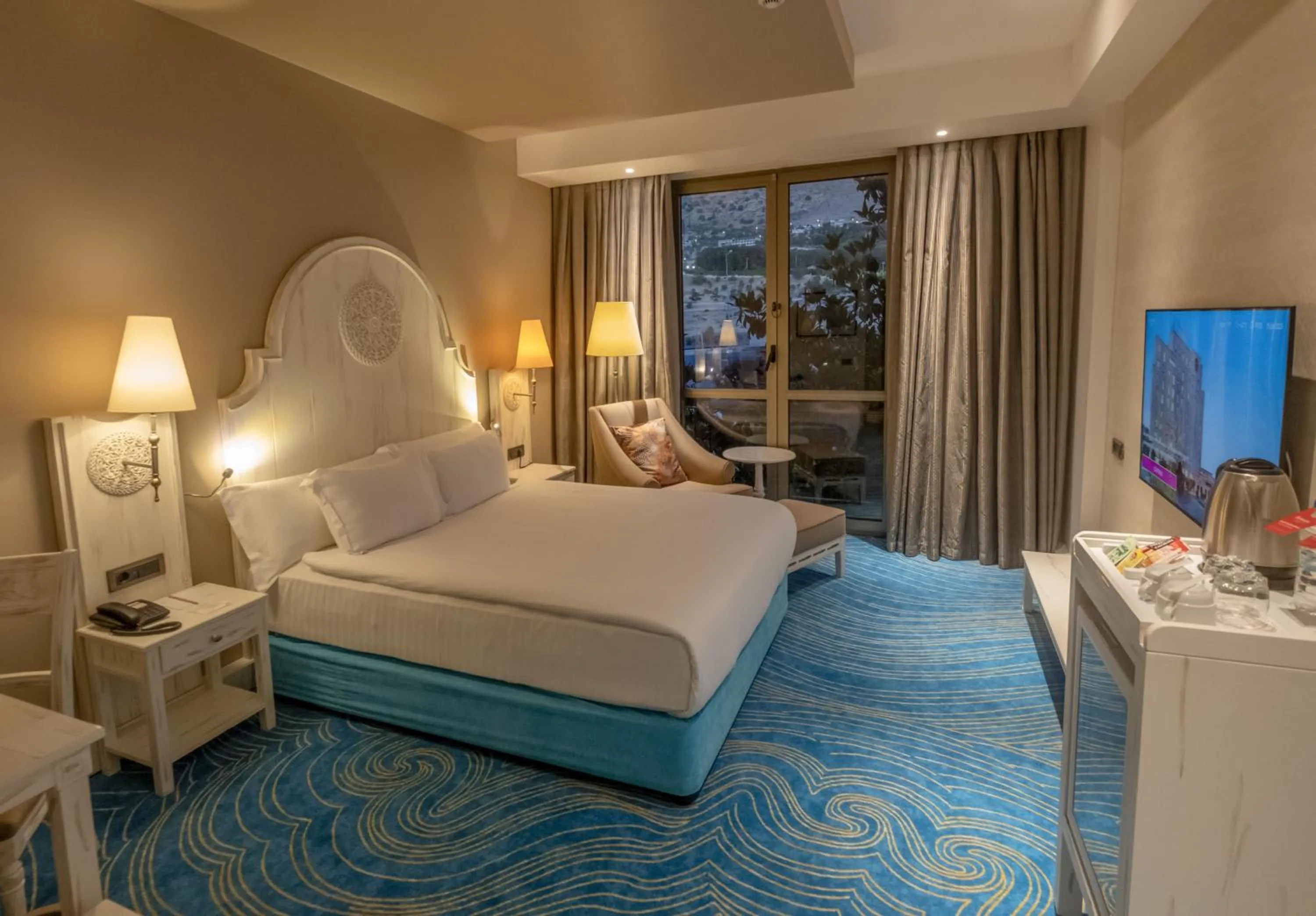 Photo of the whole room, Bed in Ramada Plaza by Wyndham Mardin