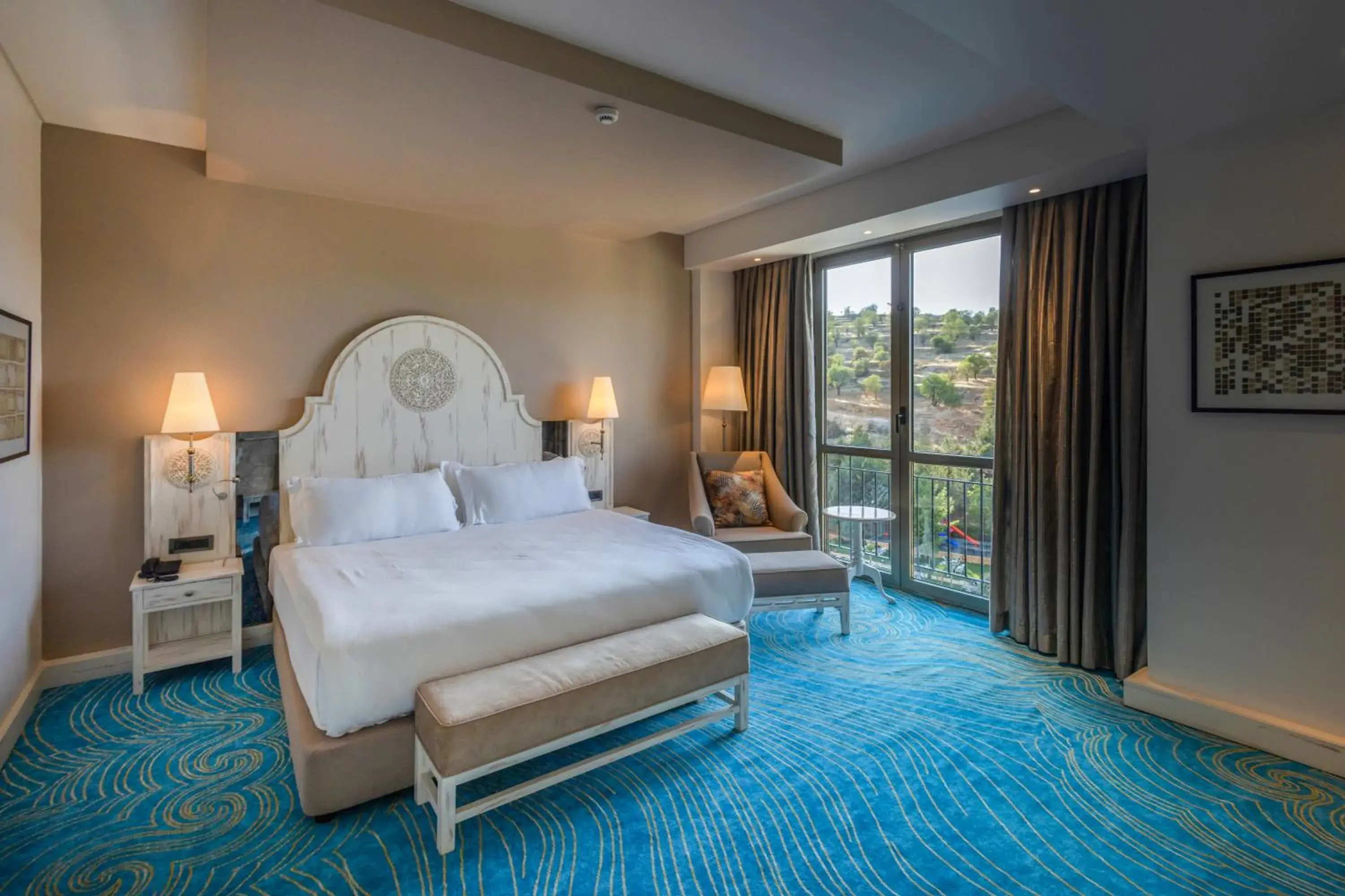 Deluxe Corner King Suite with Mountain View - Smoking in Ramada Plaza by Wyndham Mardin Deluxe Corner King Suite with Mountain View - Smoking in Ramada Plaza by Wyndham Mardin