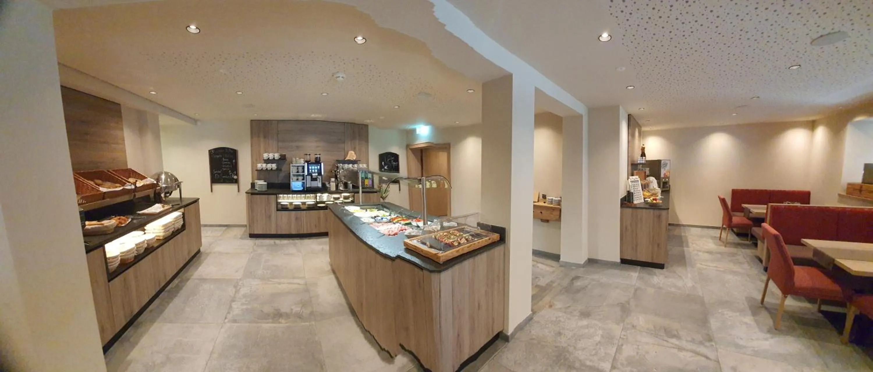 Breakfast in Hotel Garni Romantik