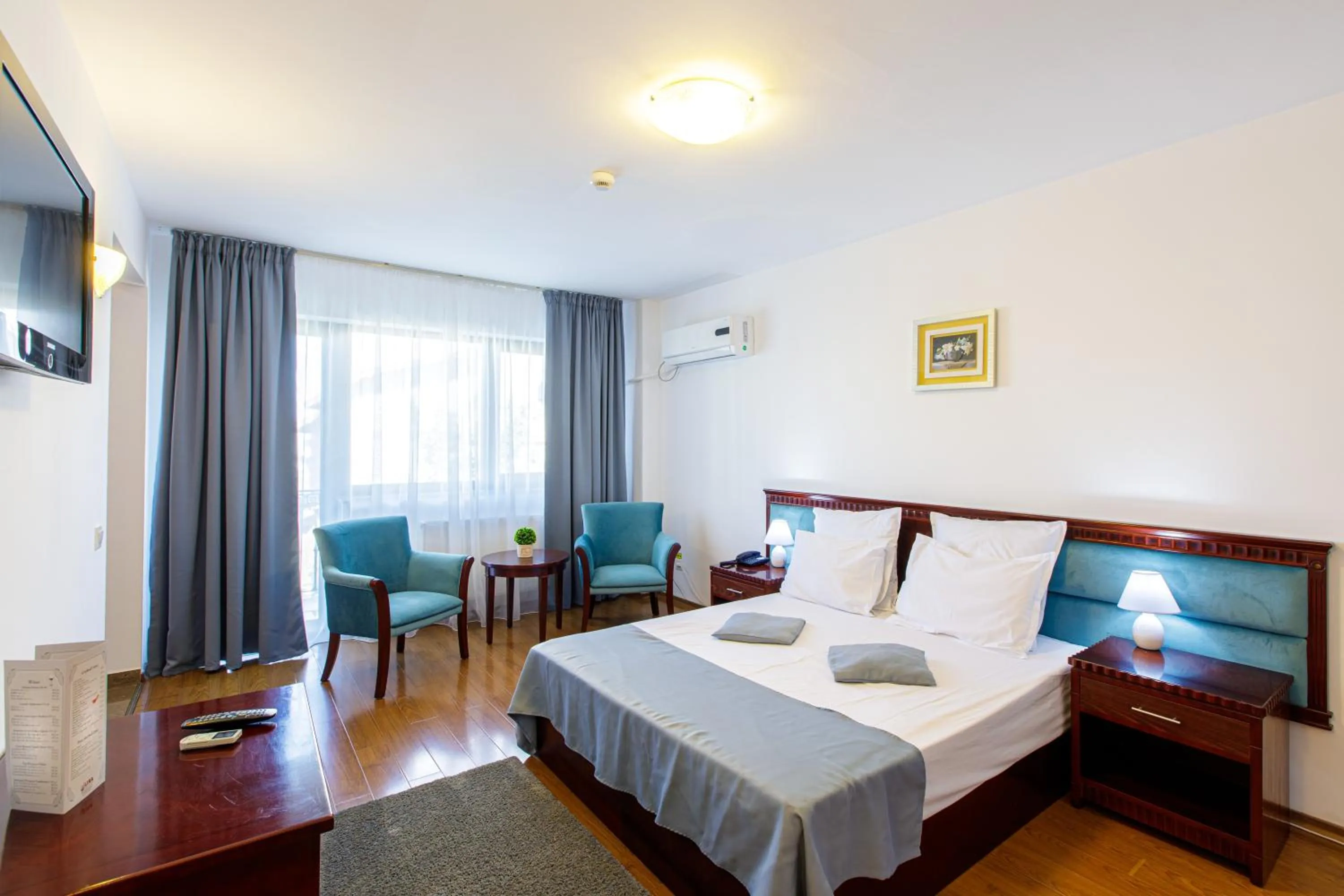 Photo of the whole room, Bed in Lira Pacific Aparthotel