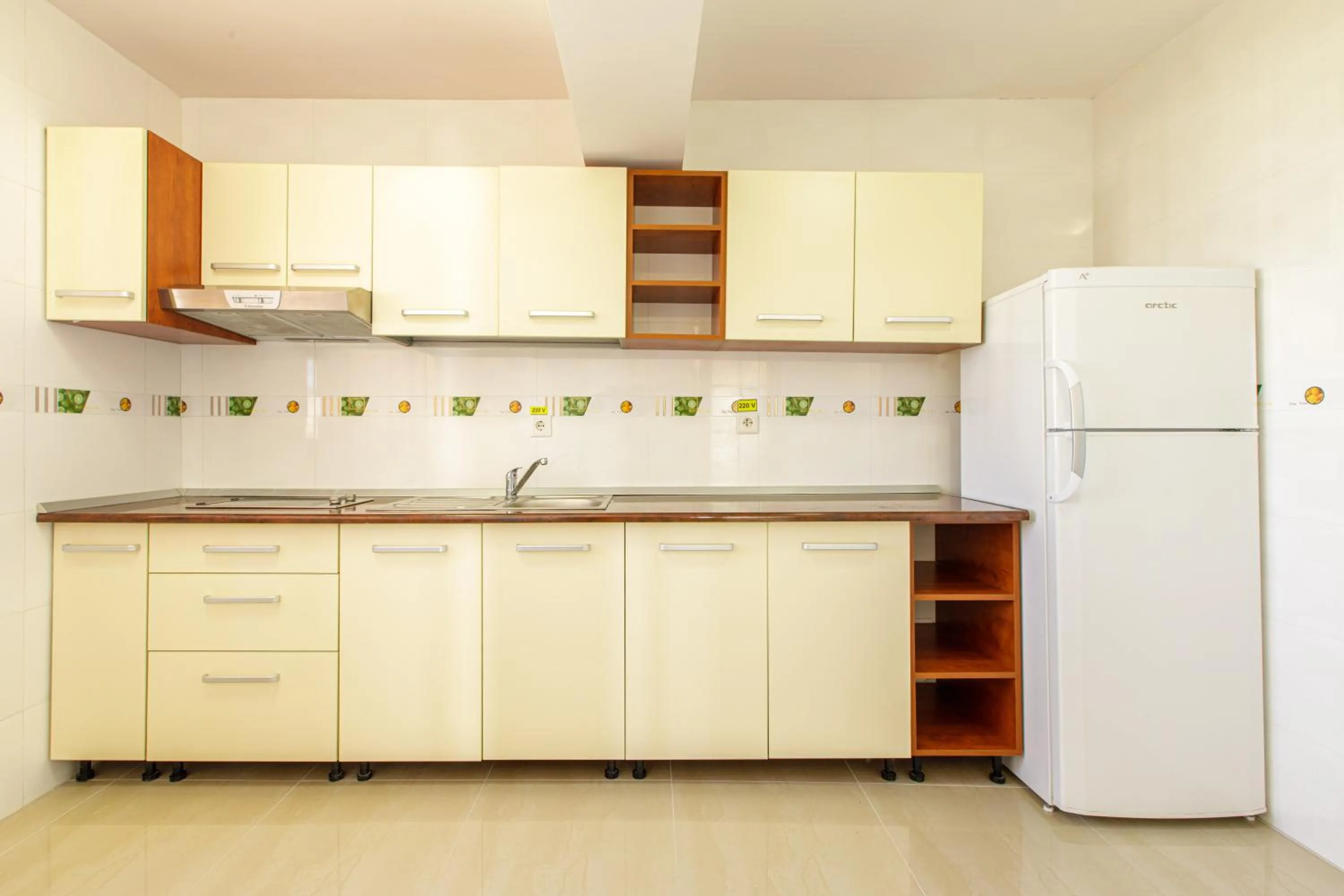 Kitchen or kitchenette in Lira Pacific Aparthotel