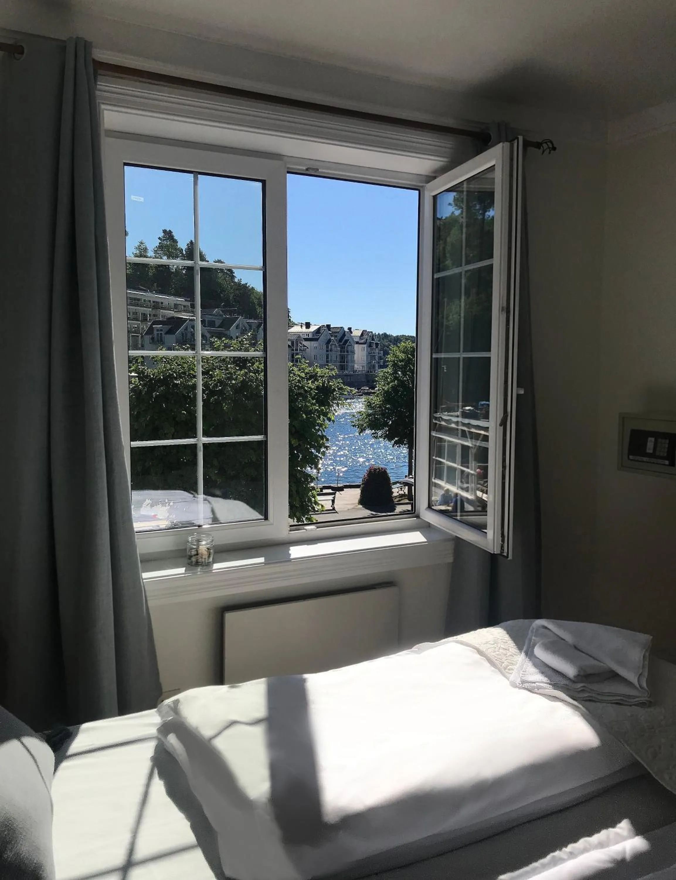 Photo of the whole room, Bed in Tvedestrand Fjordhotell - Unike Hoteller