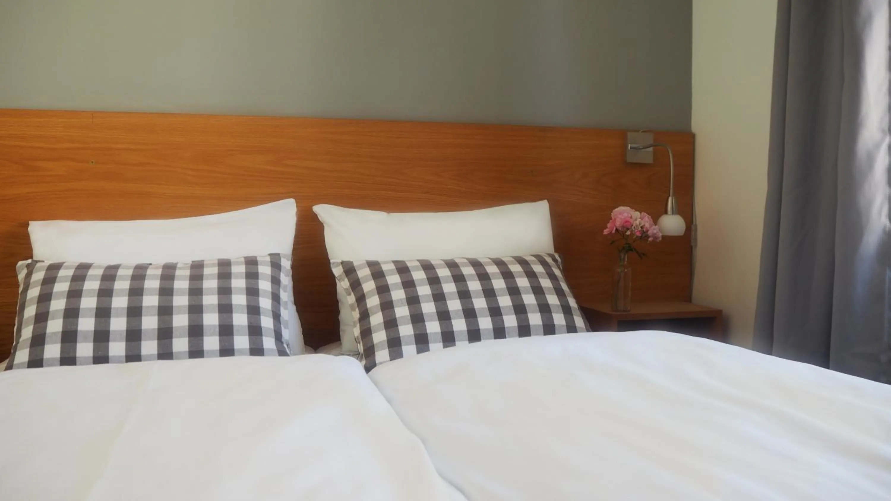 Inner courtyard view, Bed in Tvedestrand Fjordhotell - Unike Hoteller