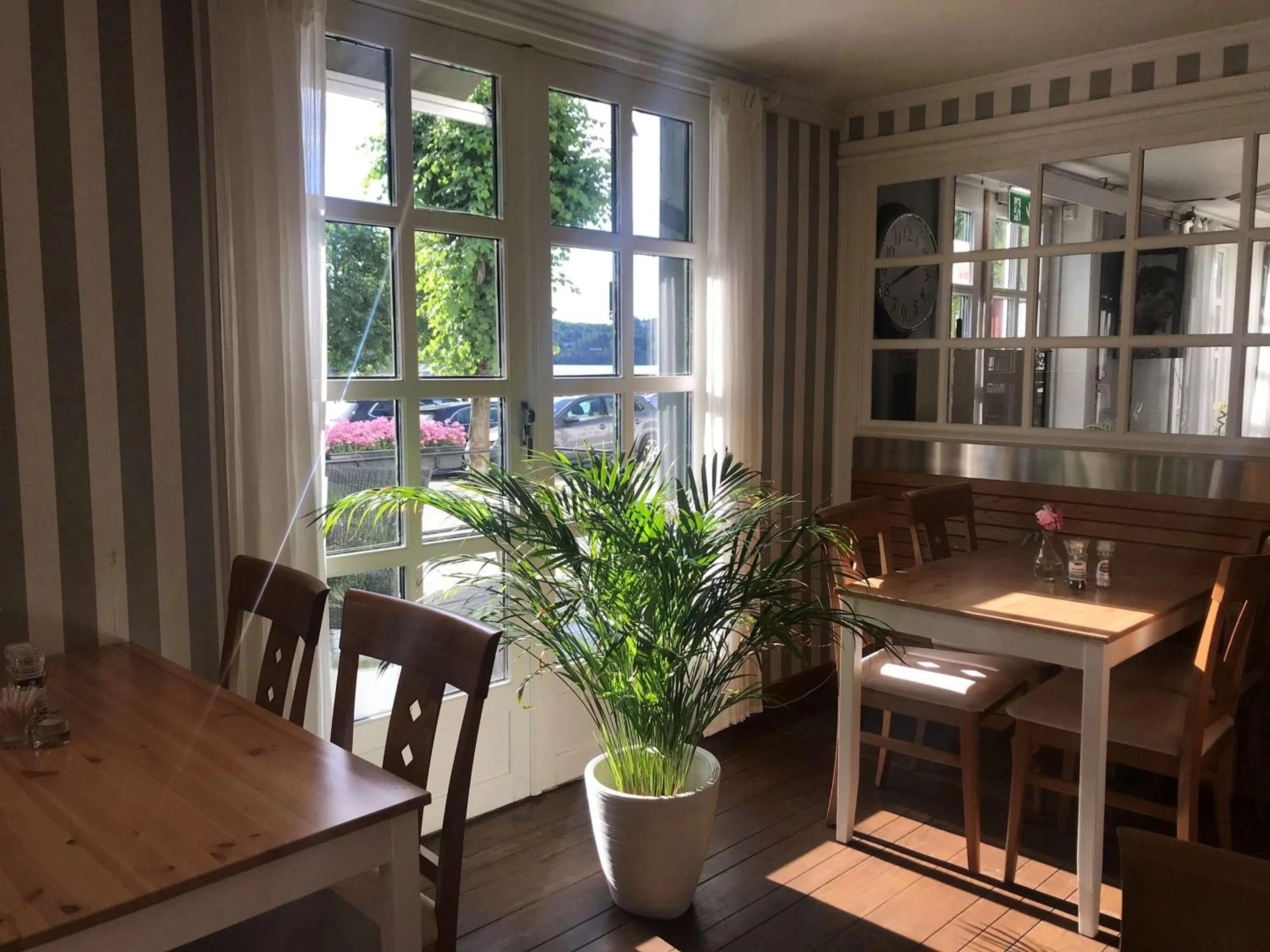 Restaurant/places to eat in Tvedestrand Fjordhotell - Unike Hoteller