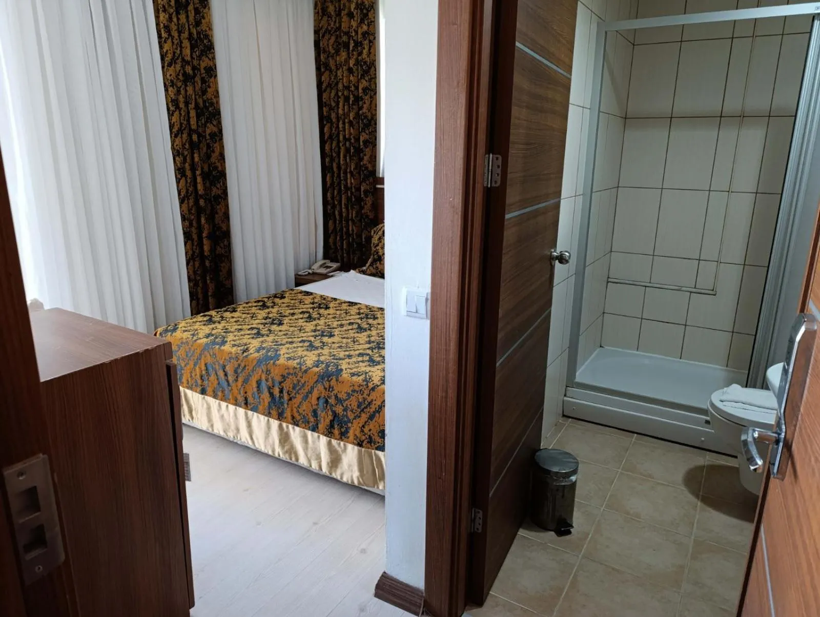 Photo of the whole room, Bed in The Corner Park Hotel