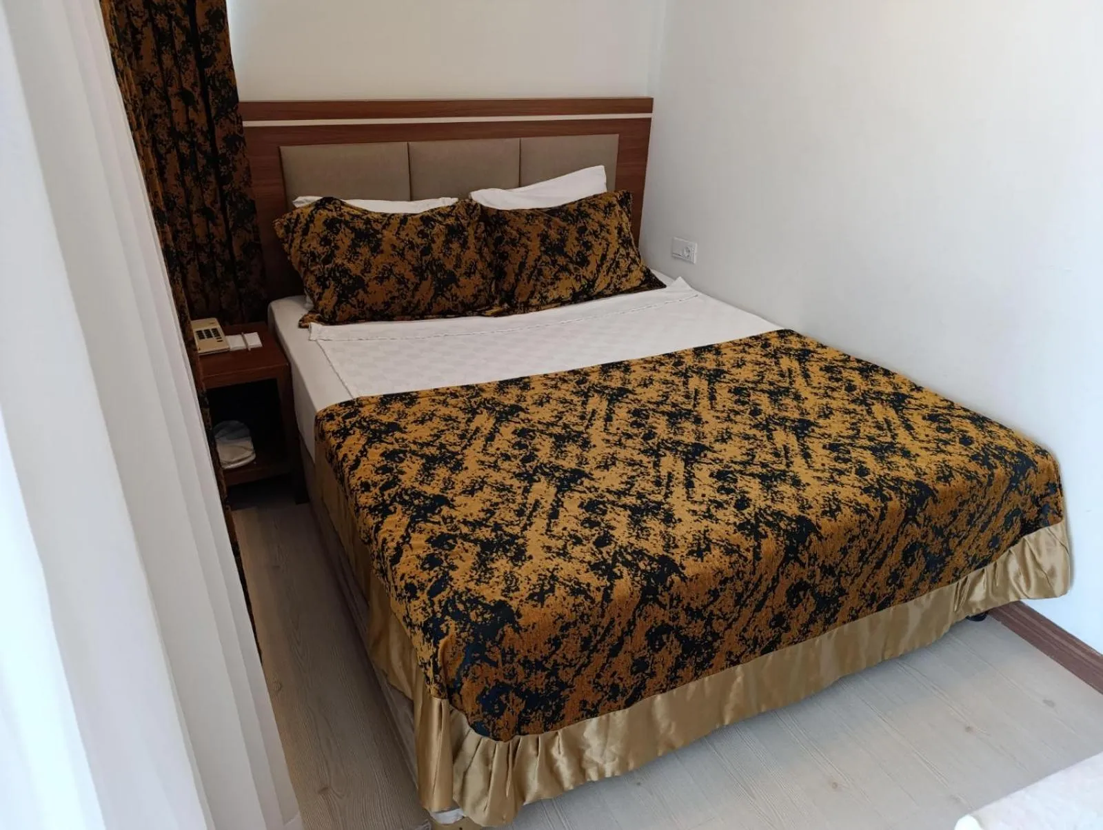 Bed in The Corner Park Hotel