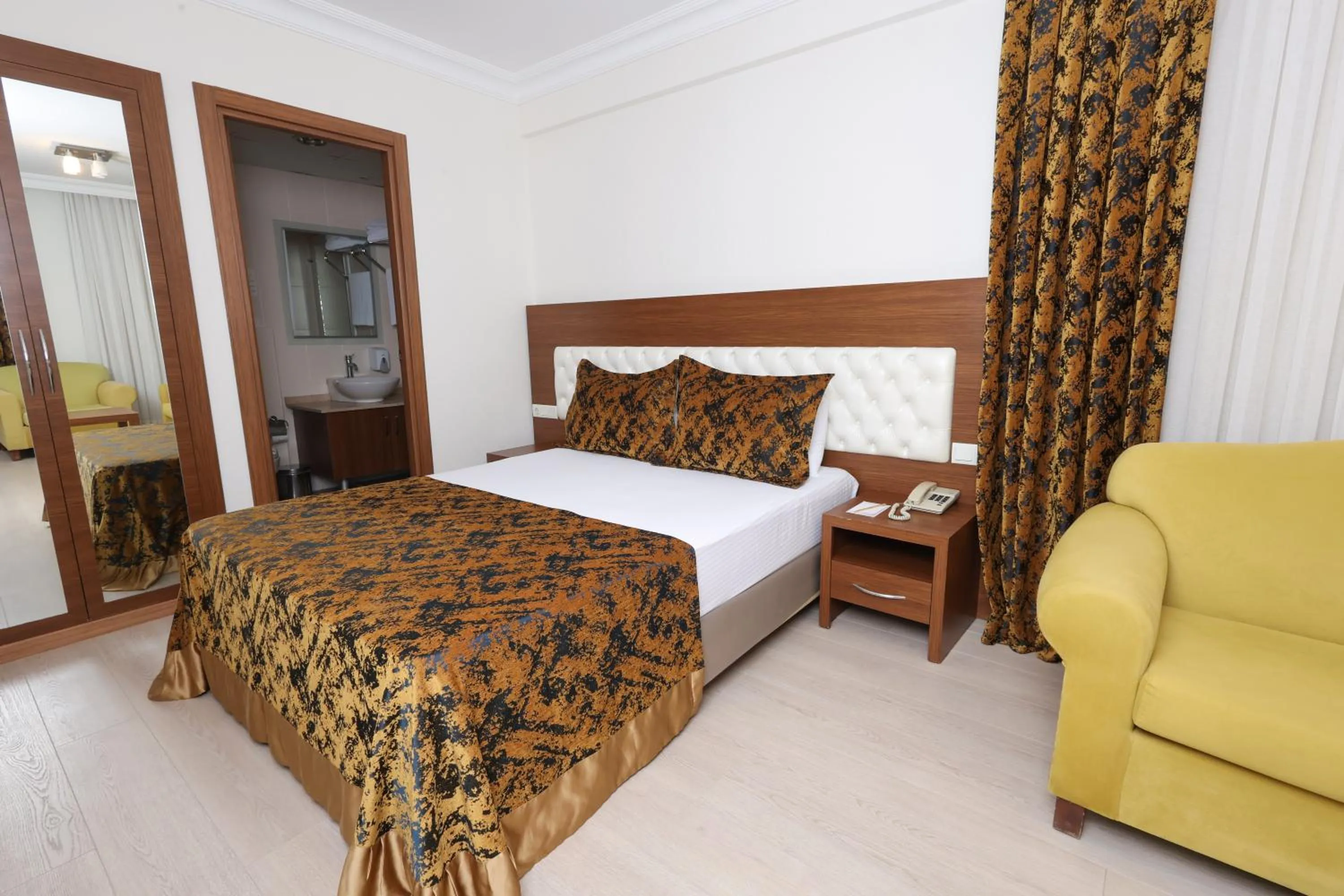 Bed in The Corner Park Hotel