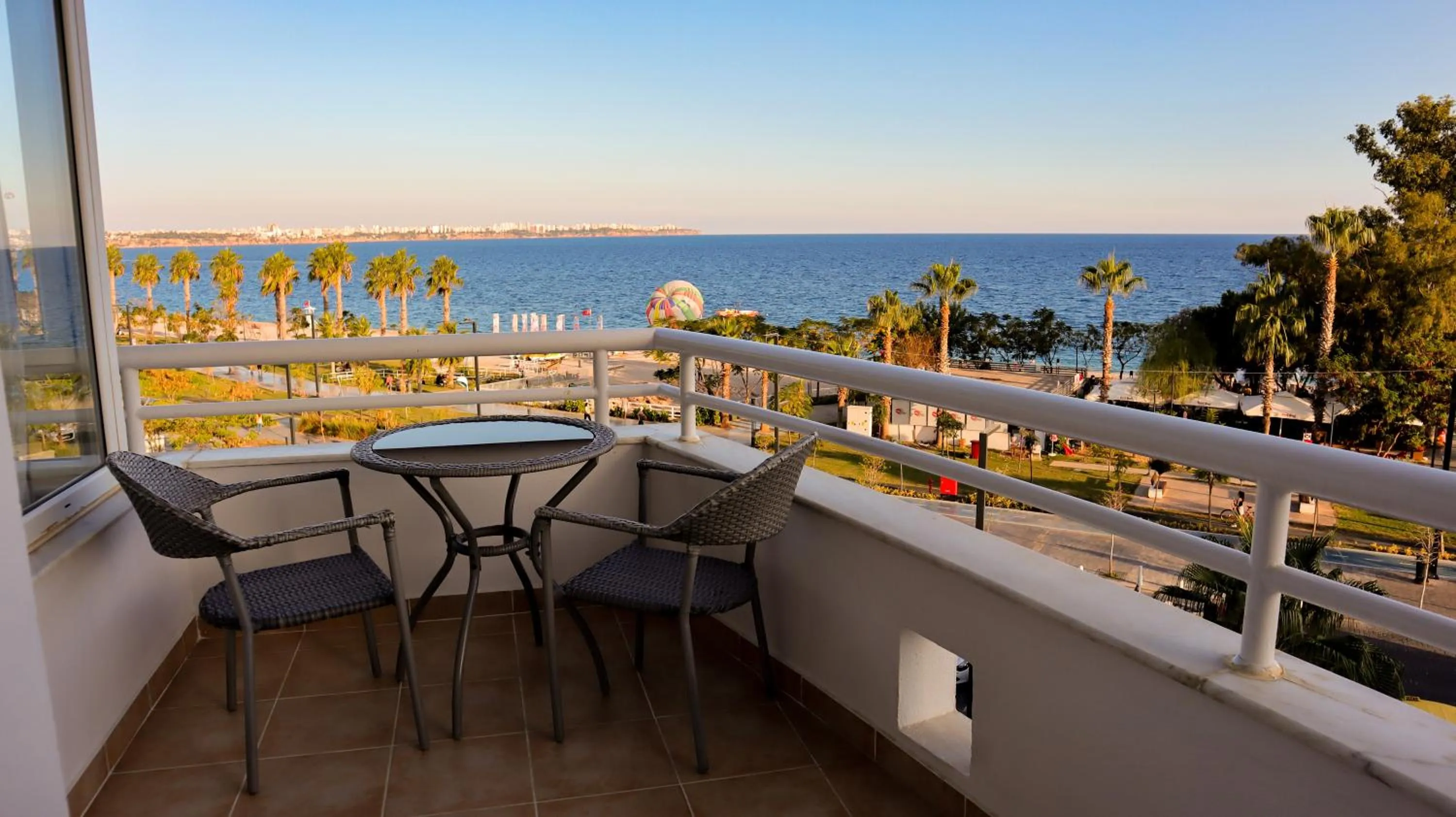 Balcony/Terrace in The Corner Park Hotel