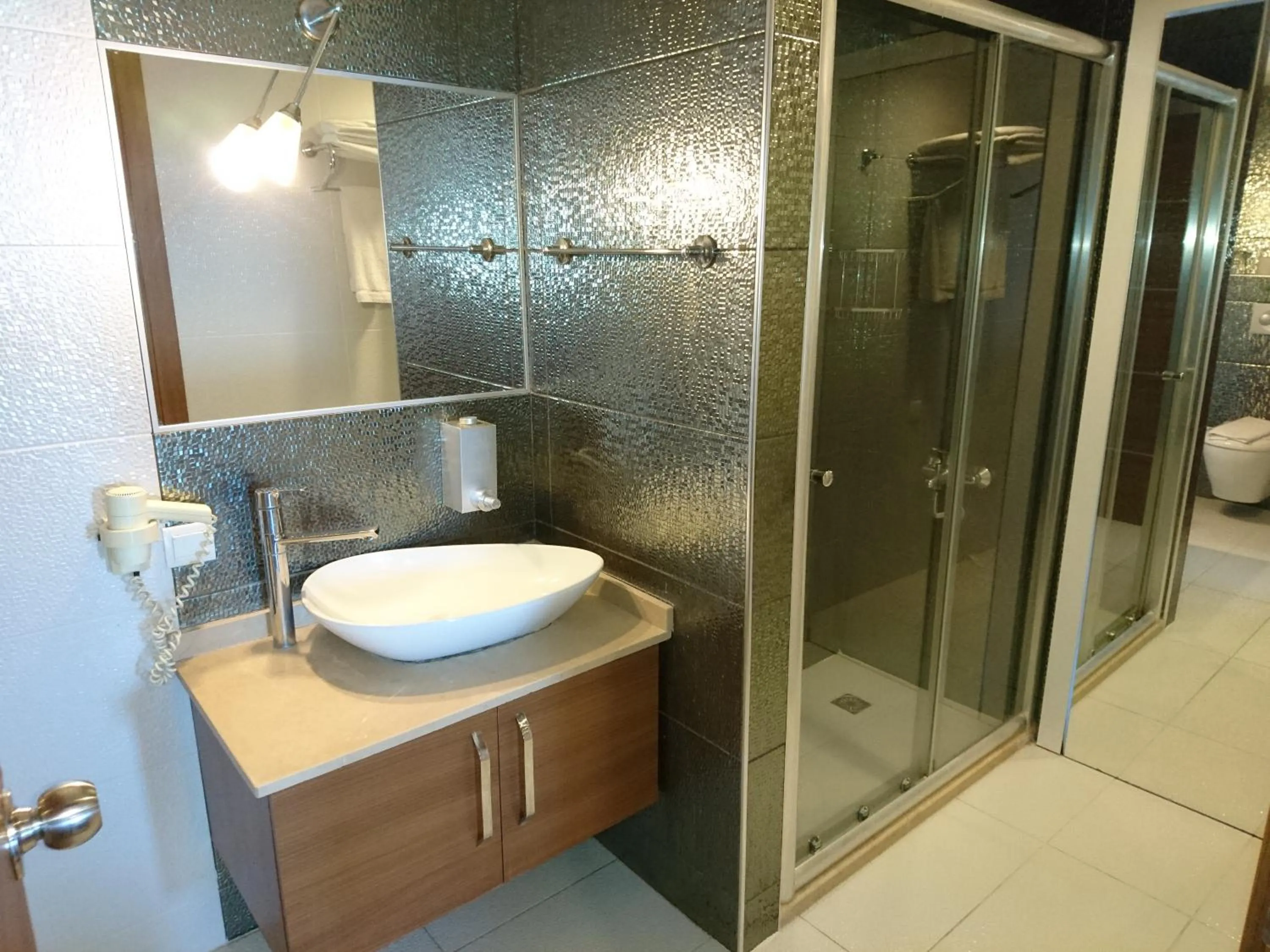 Toilet in The Corner Park Hotel