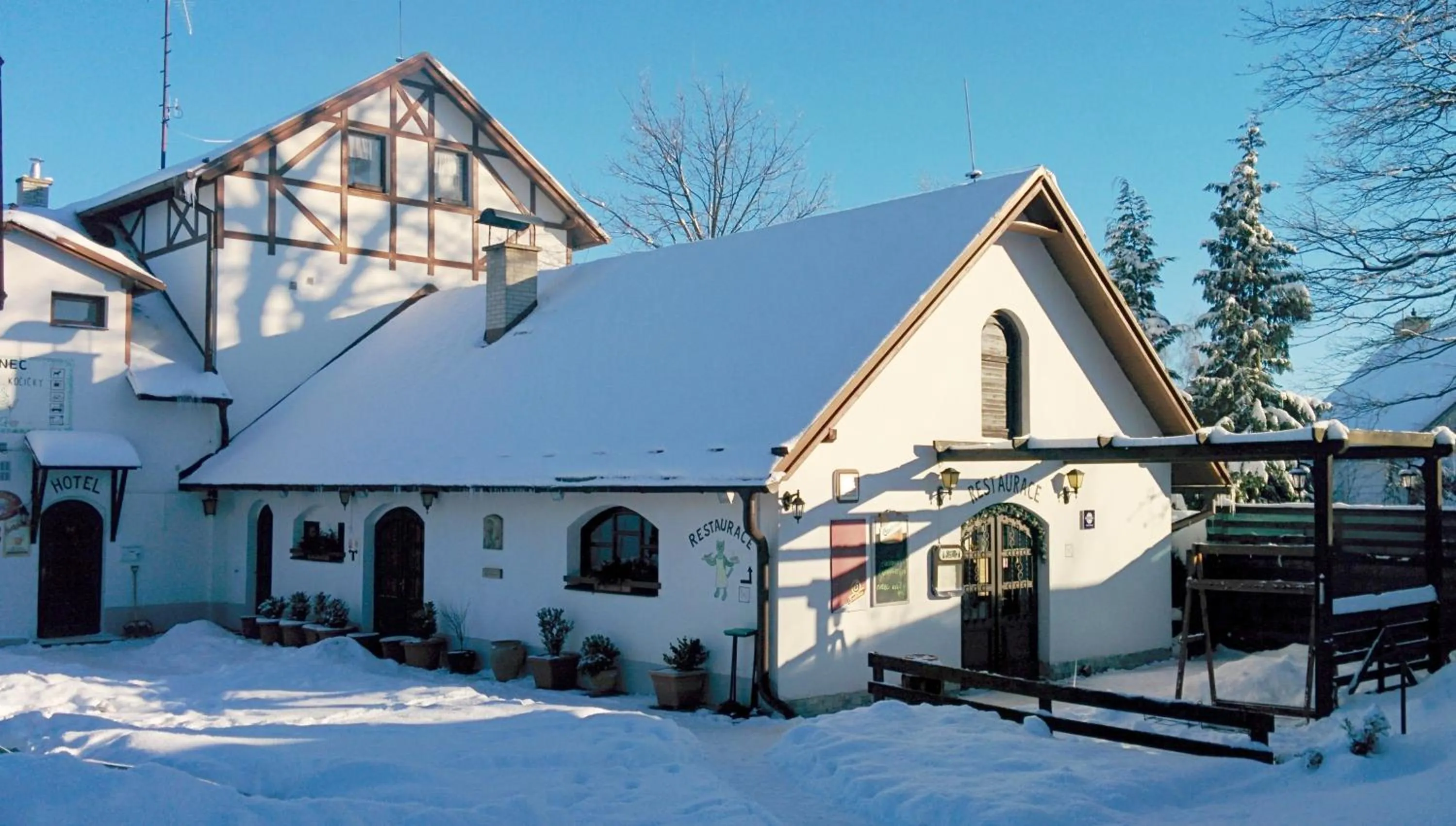 Winter in Hostinec U Pejska a Kocicky
