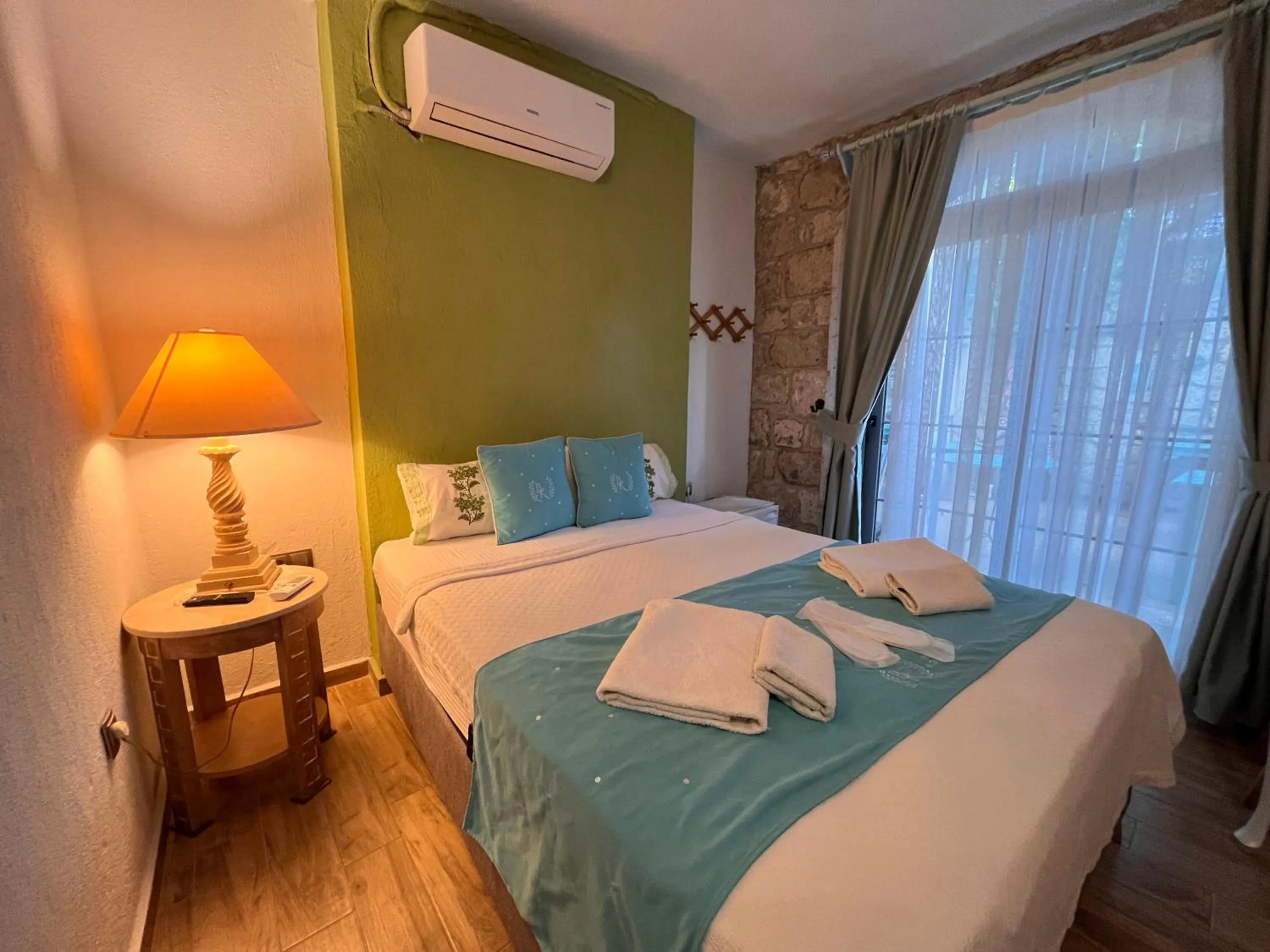 Photo of the whole room, Bed in Bedirhan Konak Otel