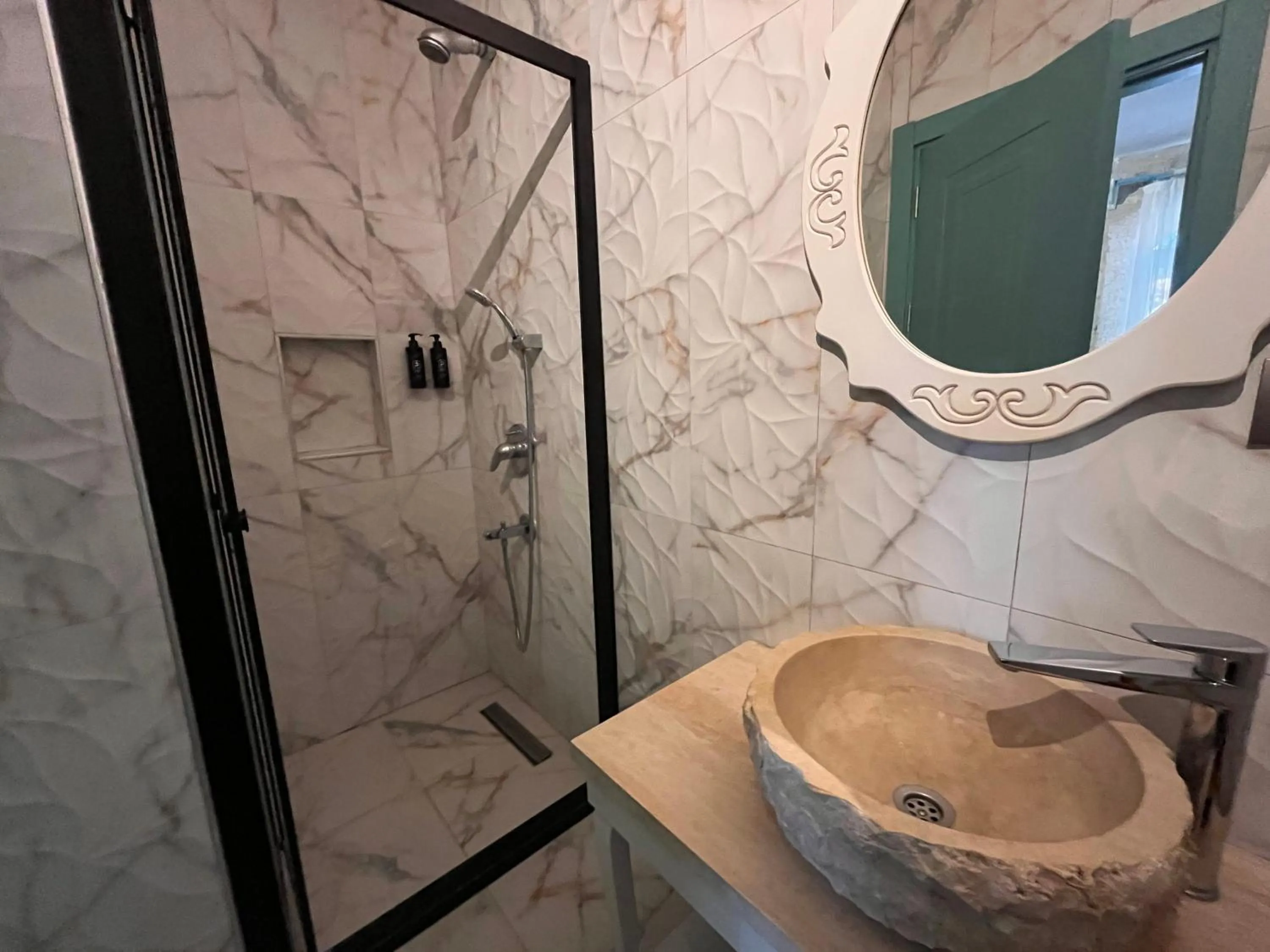 Shower in Bedirhan Konak Otel