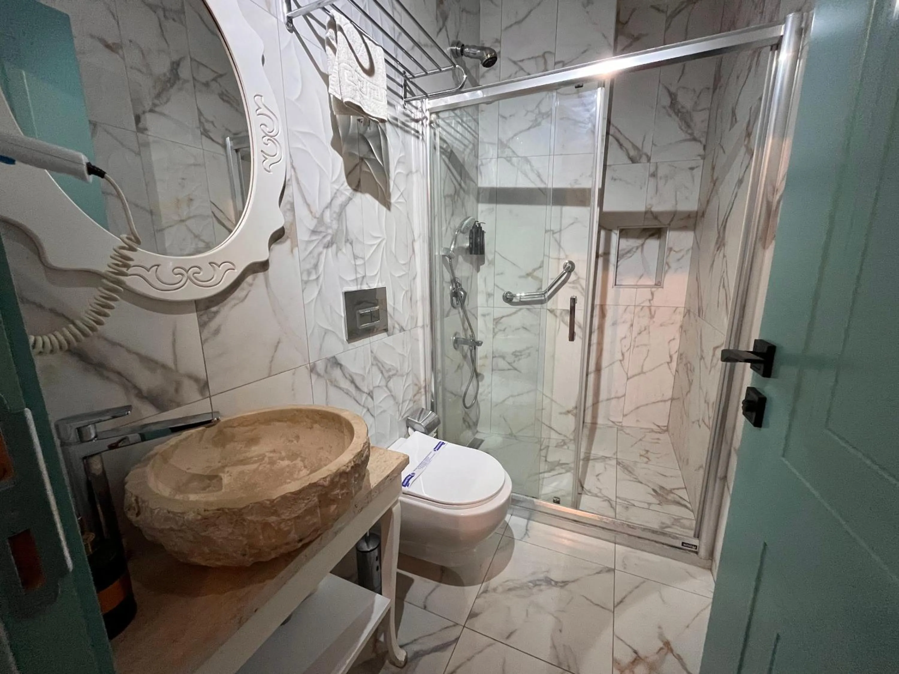 Shower in Bedirhan Konak Otel