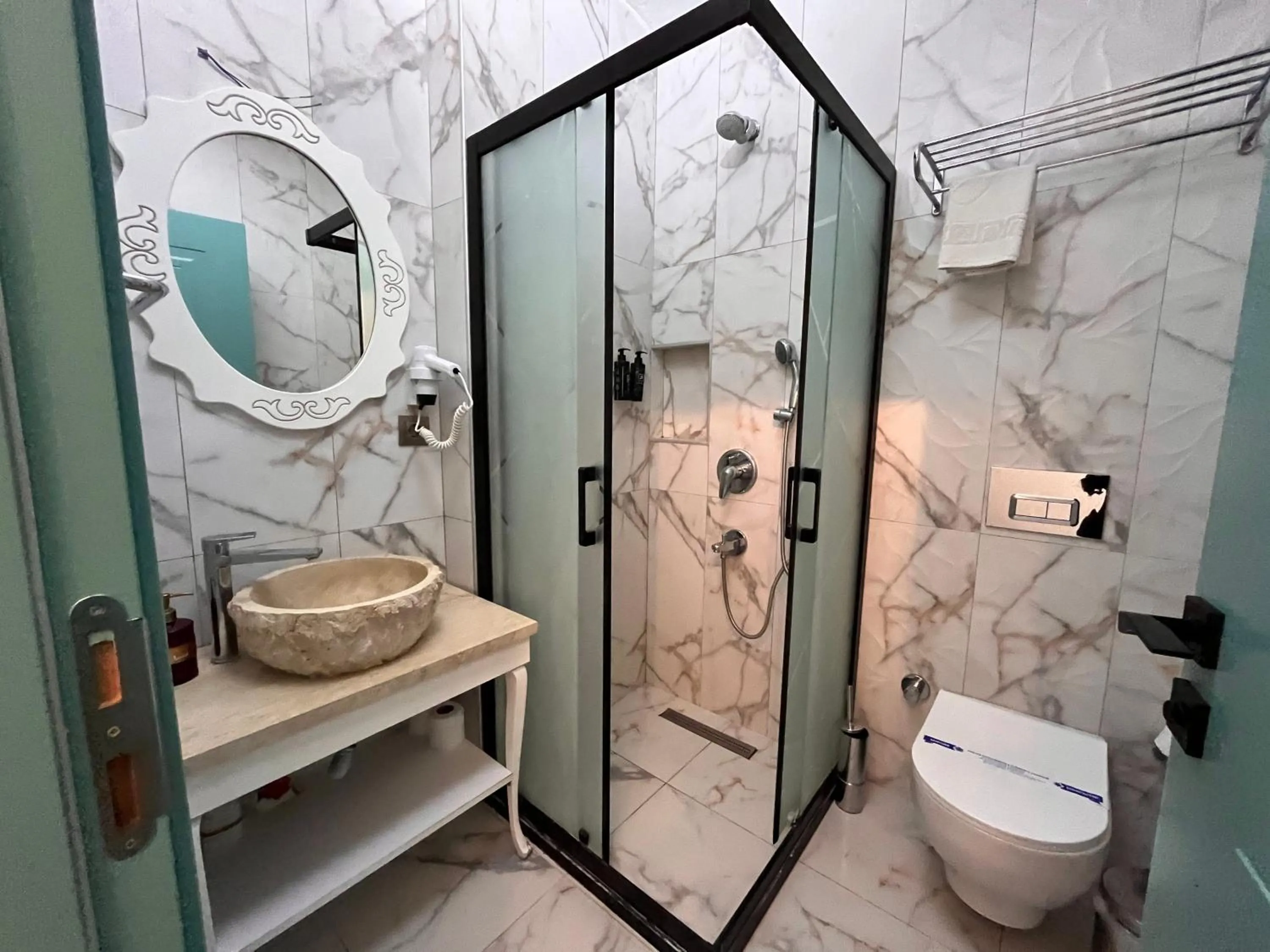 Bathroom in Bedirhan Konak Otel