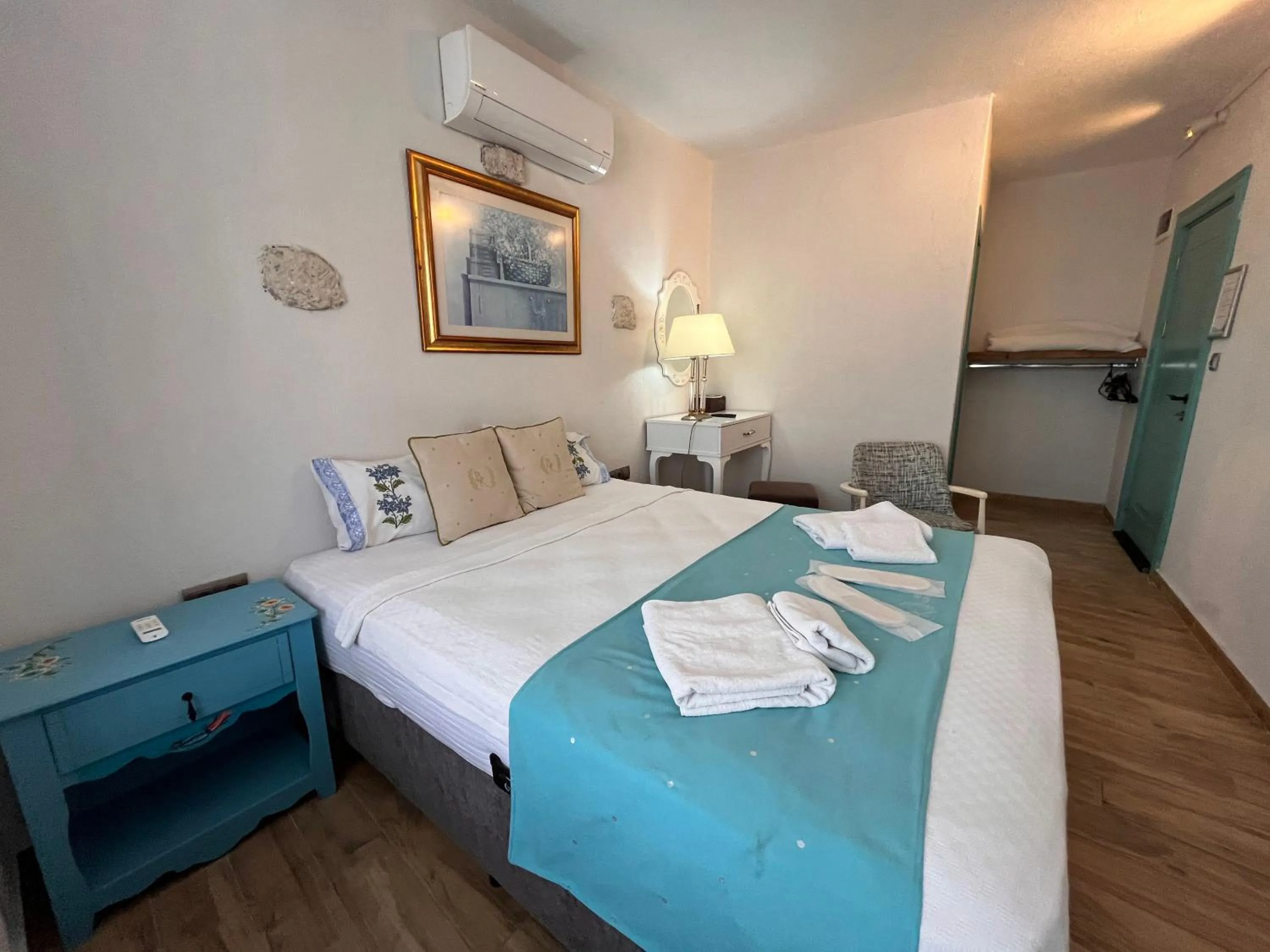 Photo of the whole room, Bed in Bedirhan Konak Otel