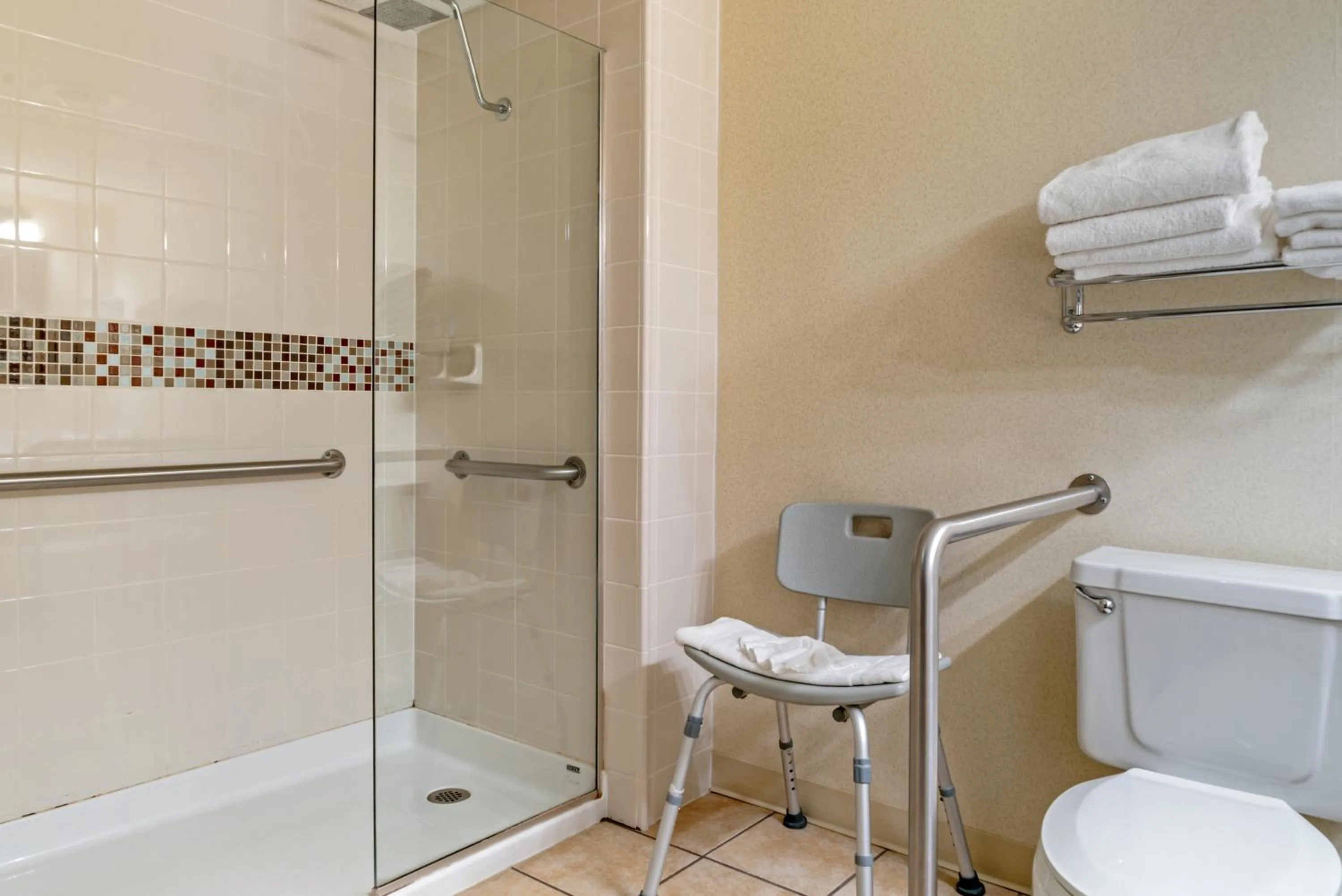 Shower in Quality Inn