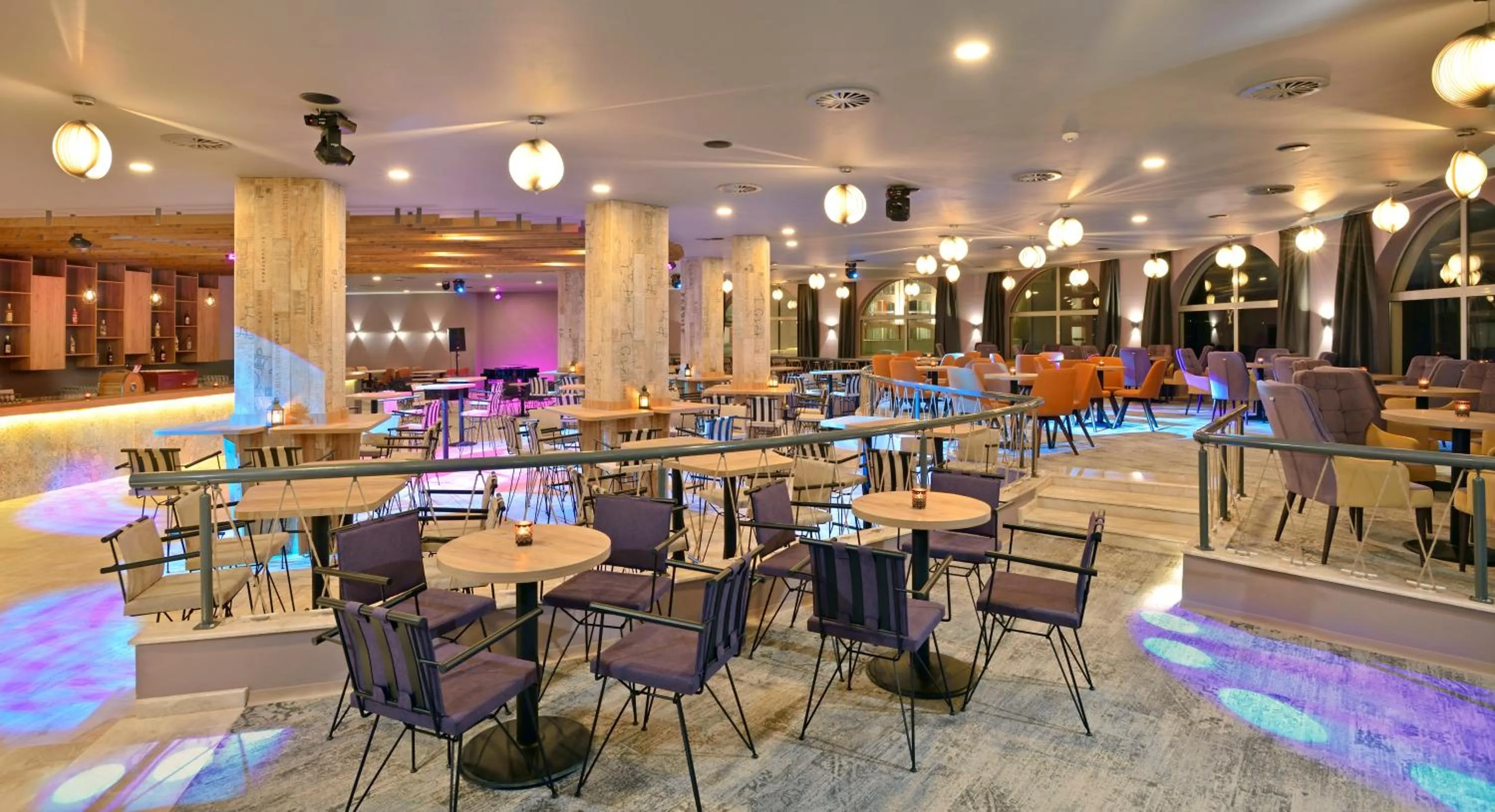 Nightclub / DJ in Sol Luna Bay All Inclusive