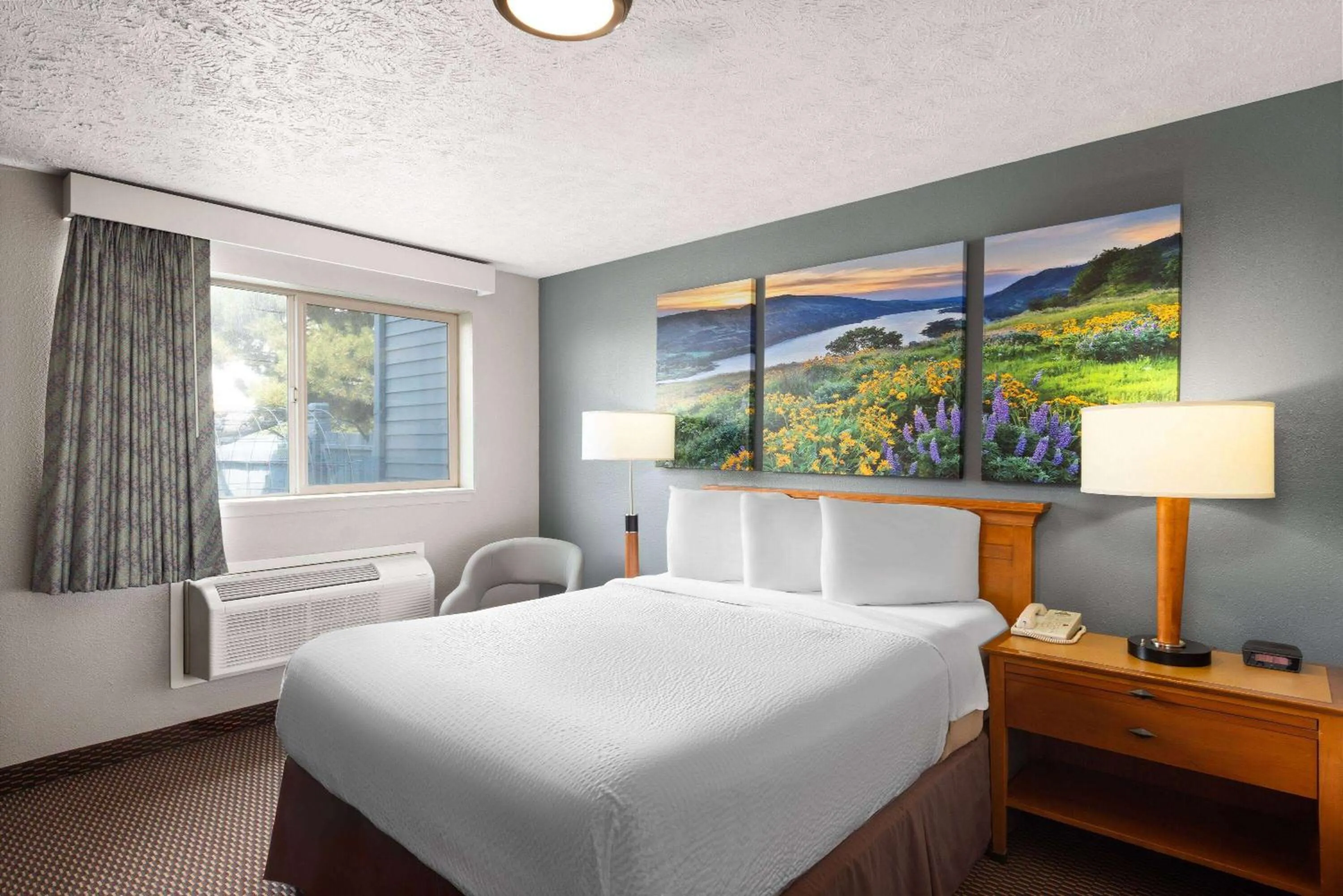 Photo of the whole room, Bed in Days Inn by Wyndham Ritzville