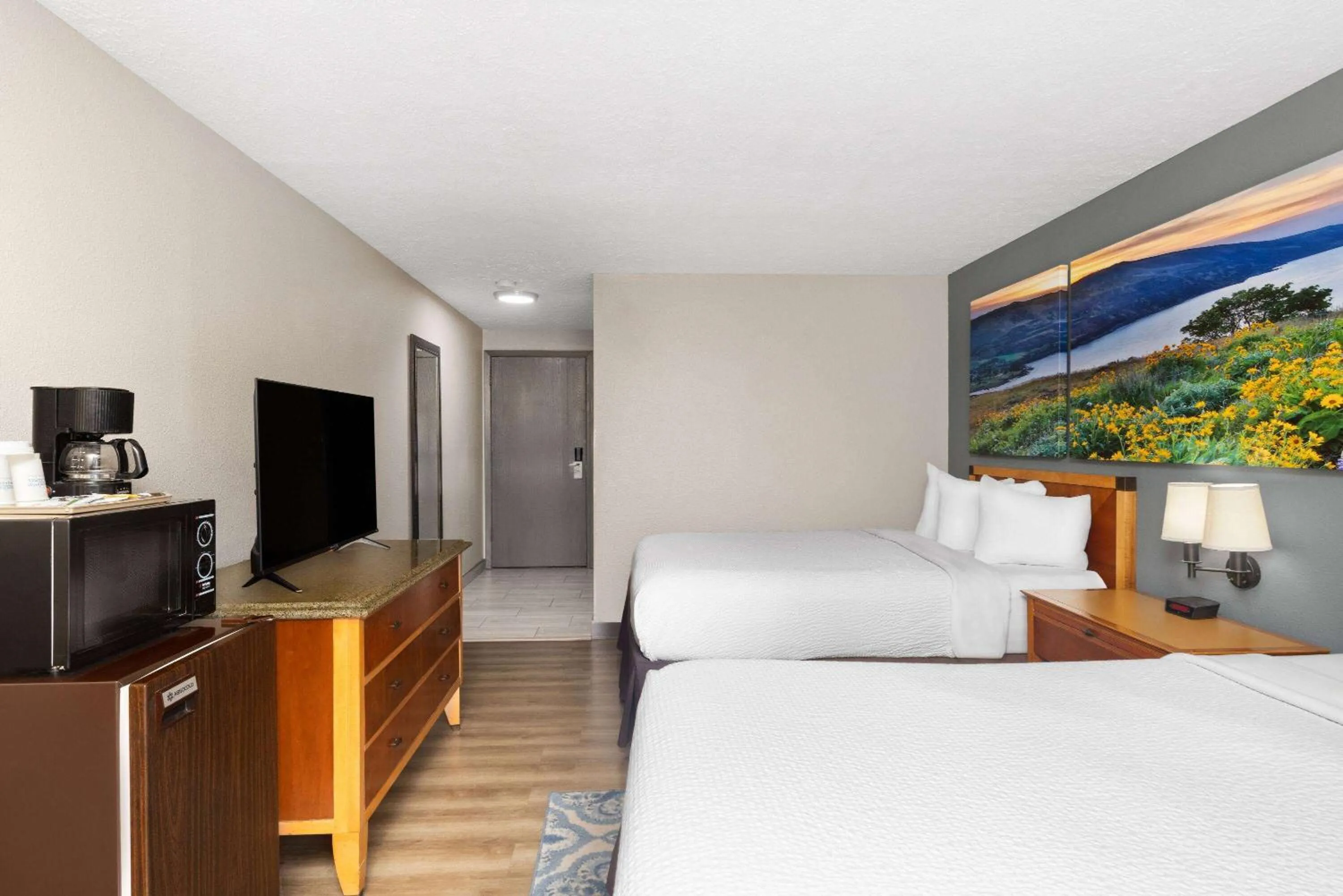 Photo of the whole room, Bed in Days Inn by Wyndham Ritzville