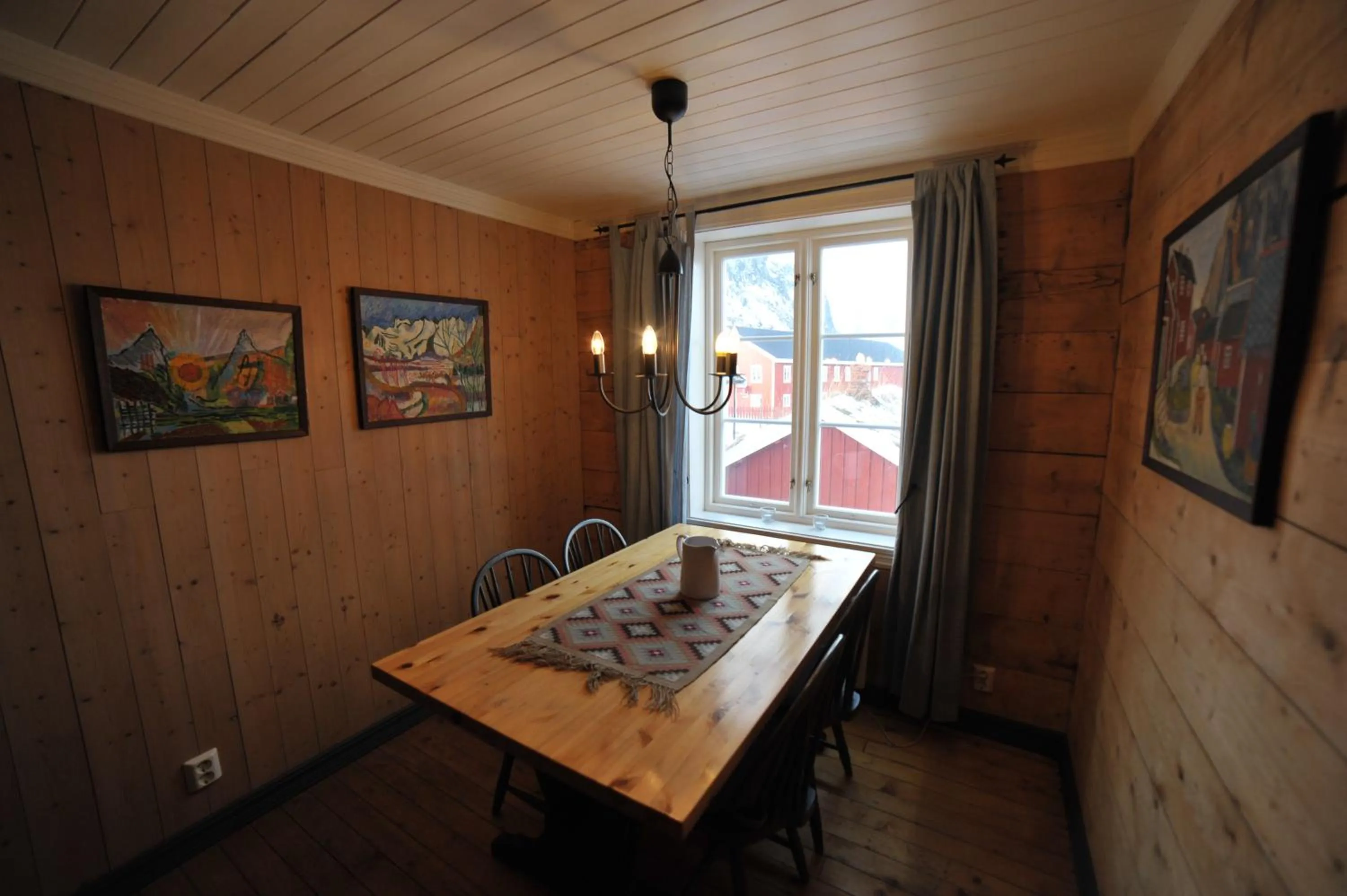 Dining area in Reine Rorbuer - by Classic Norway Hotels