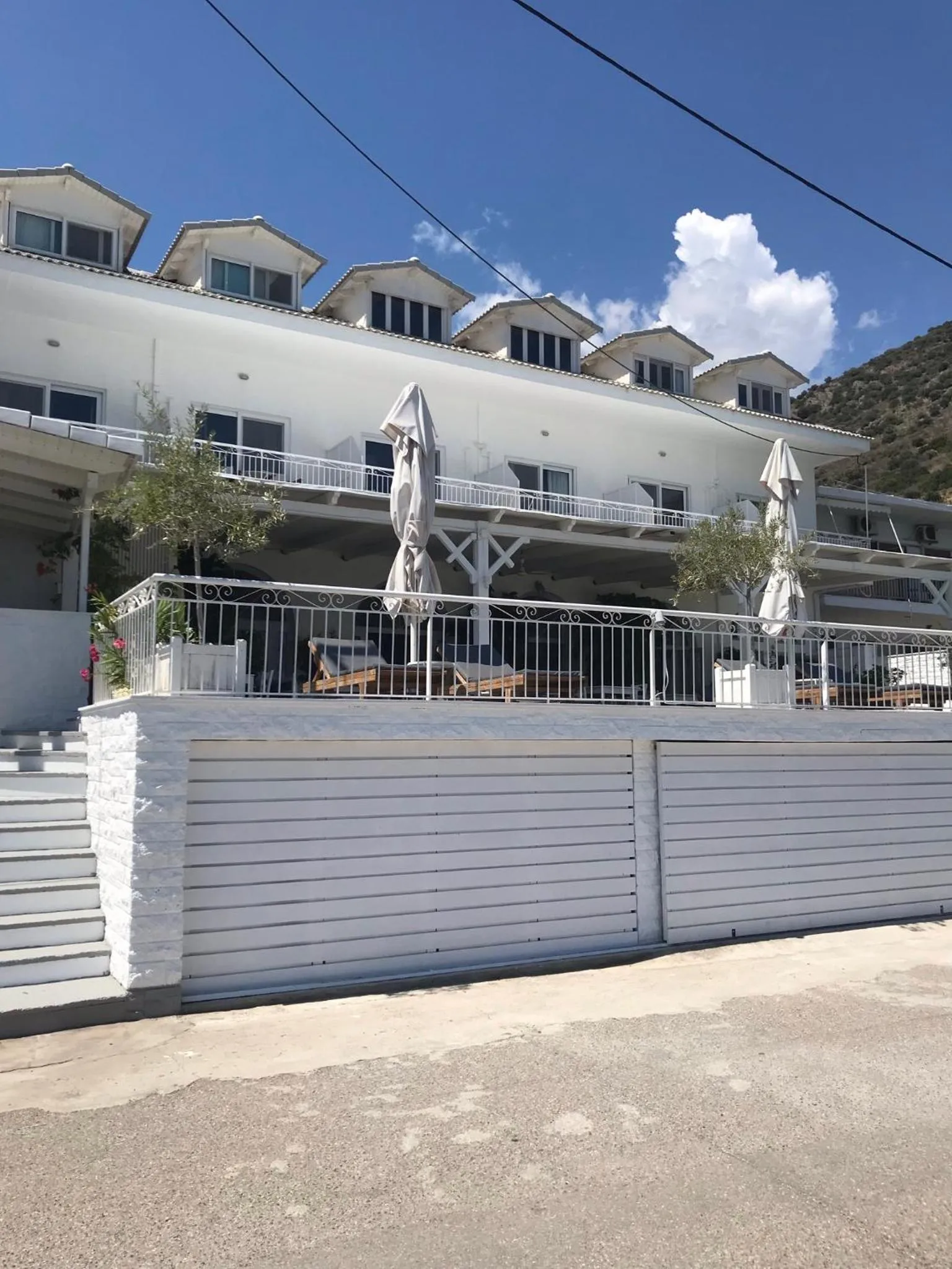 Property building in Paradisos