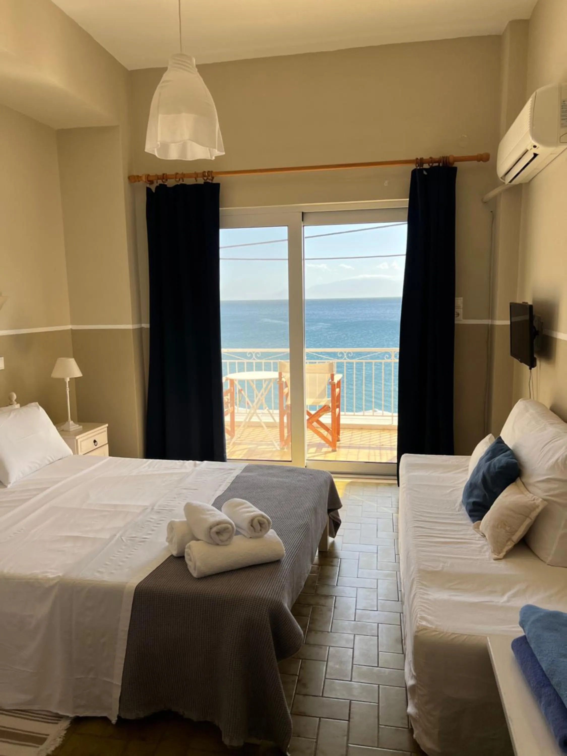 Bedroom, Bed in Paradisos