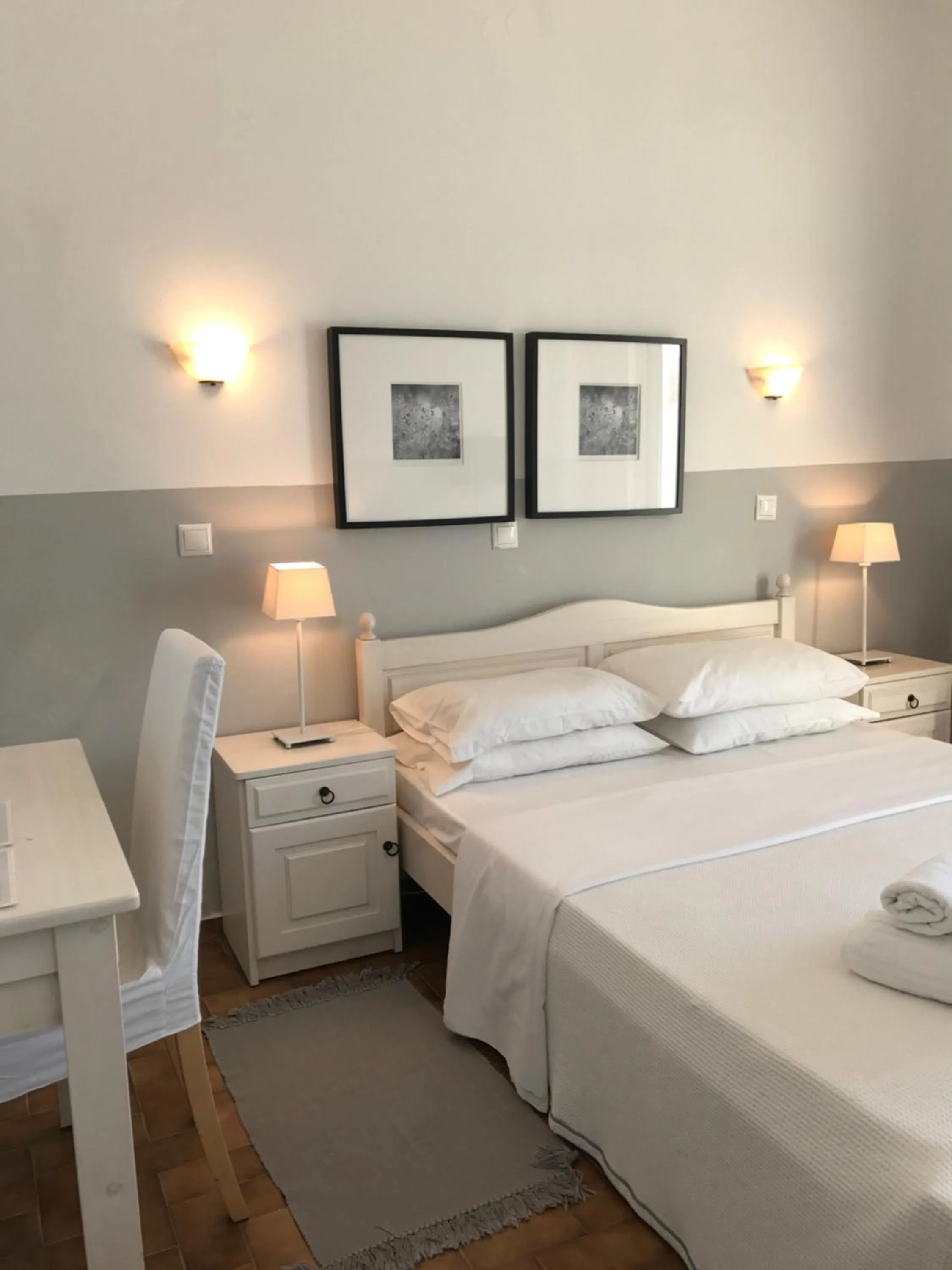 Bedroom, Bed in Paradisos