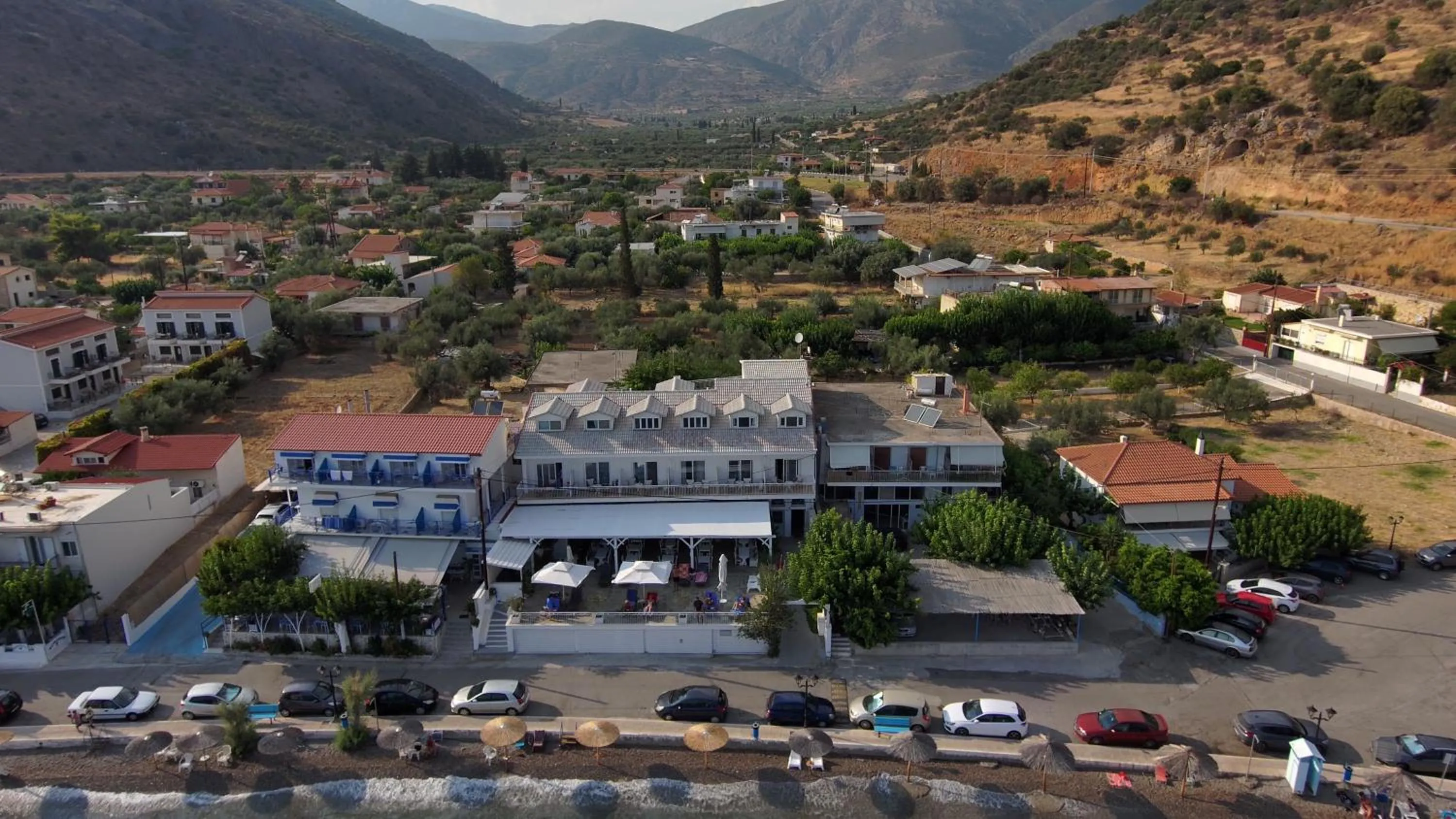 Property building in Paradisos