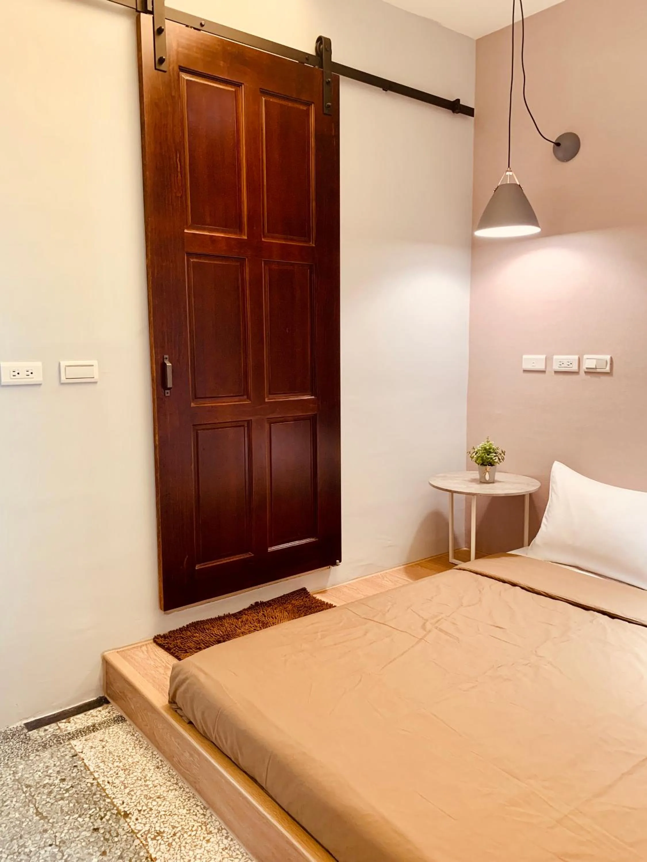 Photo of the whole room, Bed in OYAJI Guesthouse 歐野基民家宿泊