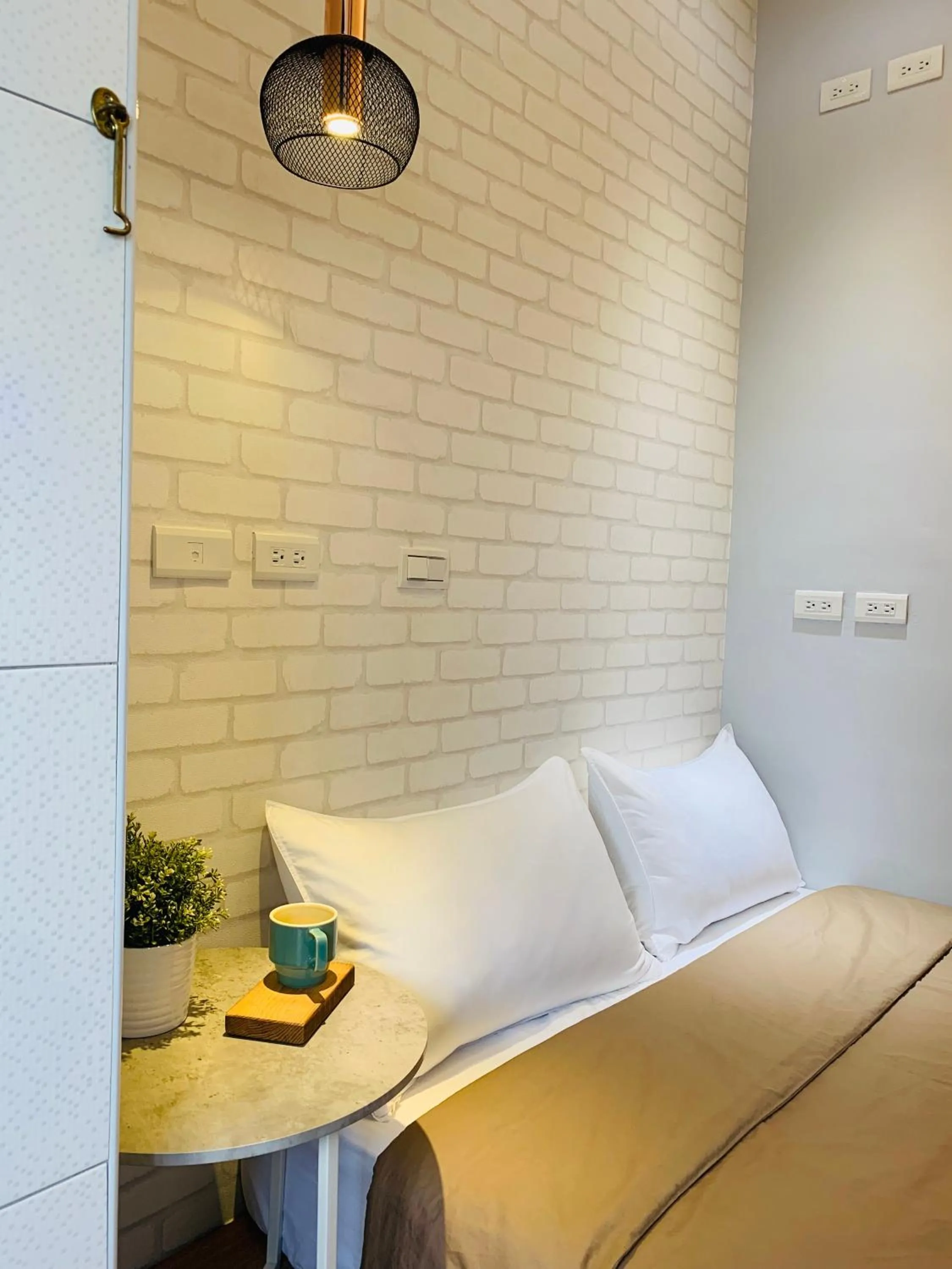 Photo of the whole room, Bed in OYAJI Guesthouse 歐野基民家宿泊