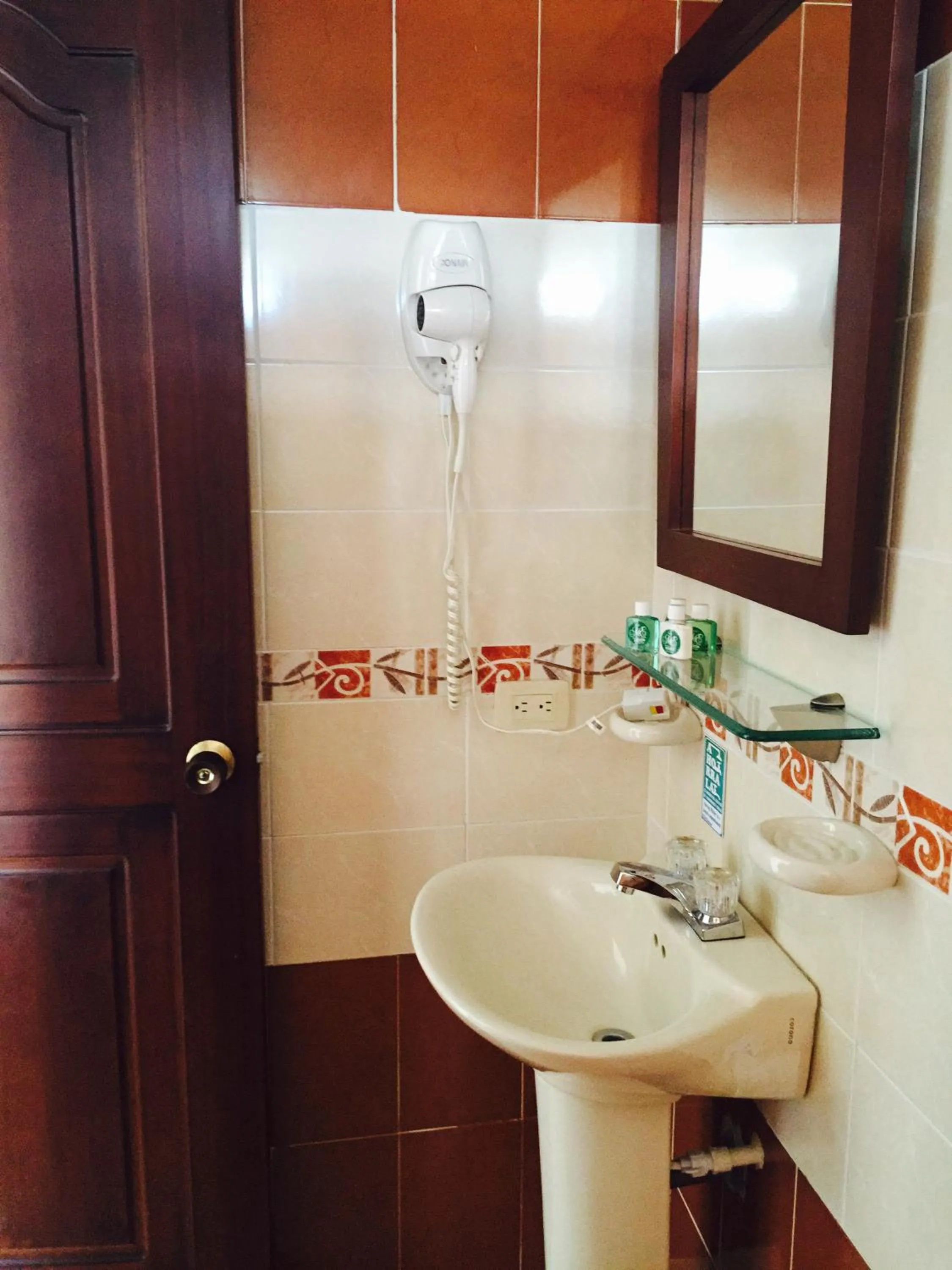 Bathroom in Hotel La Terraza