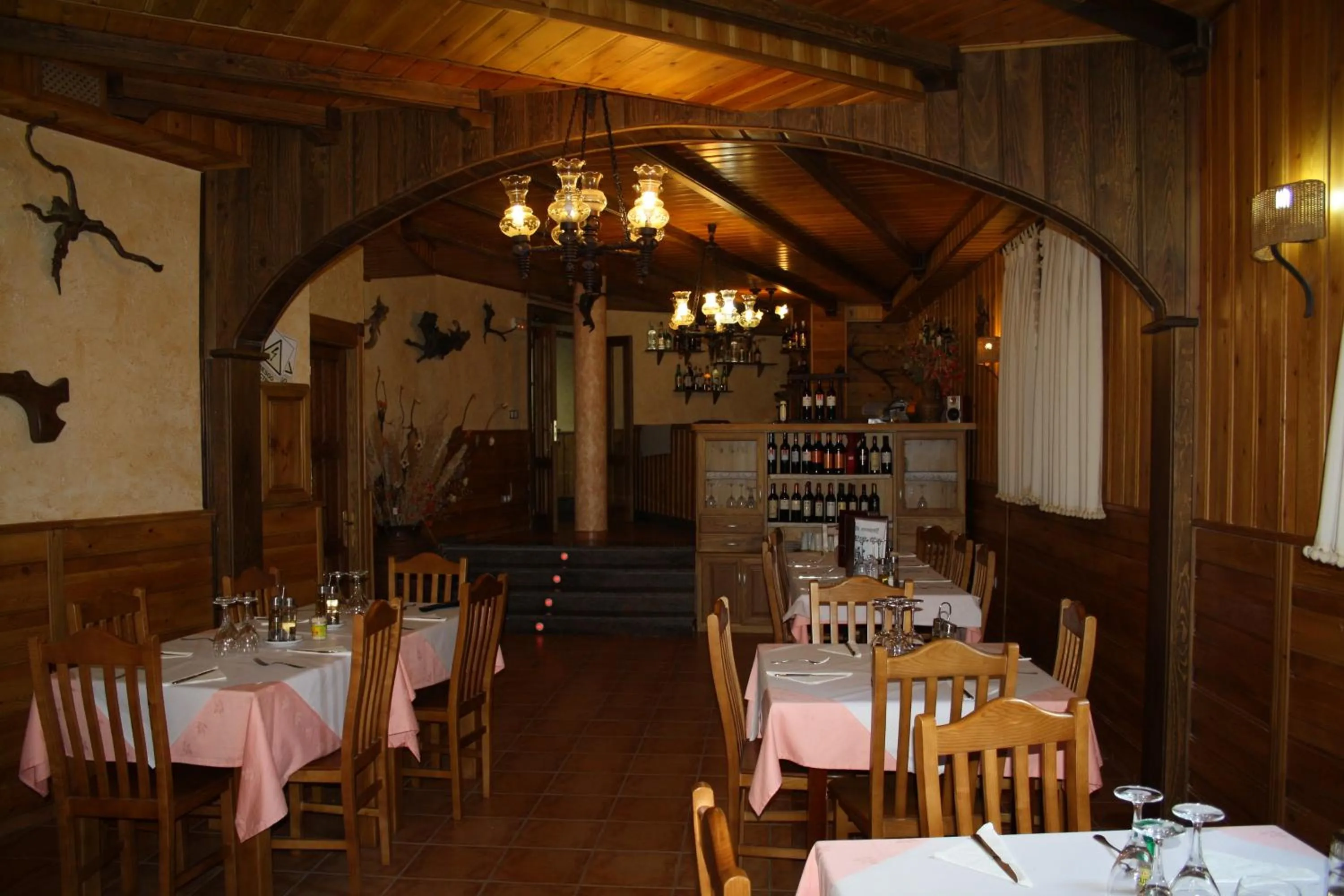 Restaurant/places to eat in Hostal Tribal
