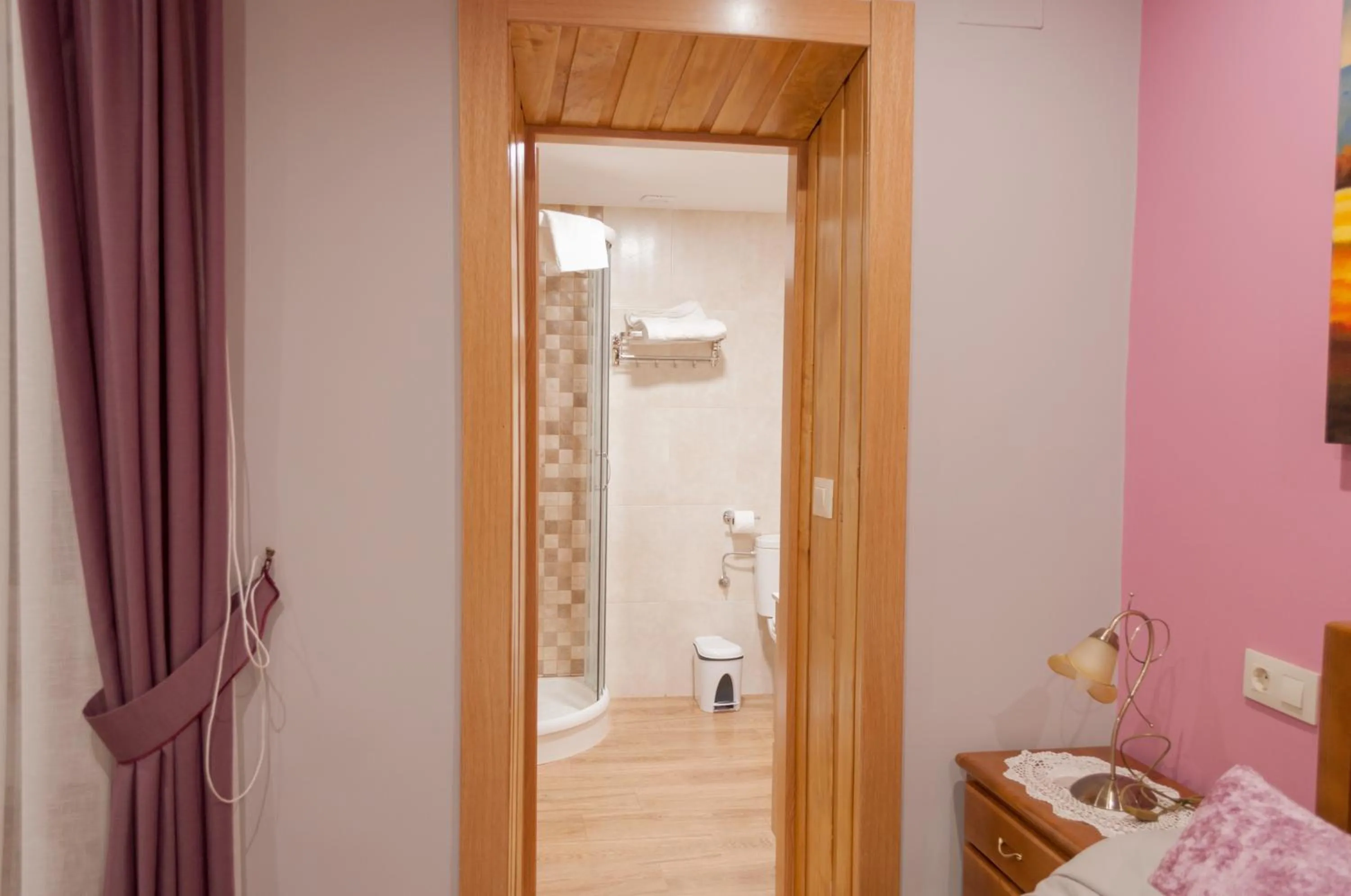 Bathroom, Bed in Hostal Tribal