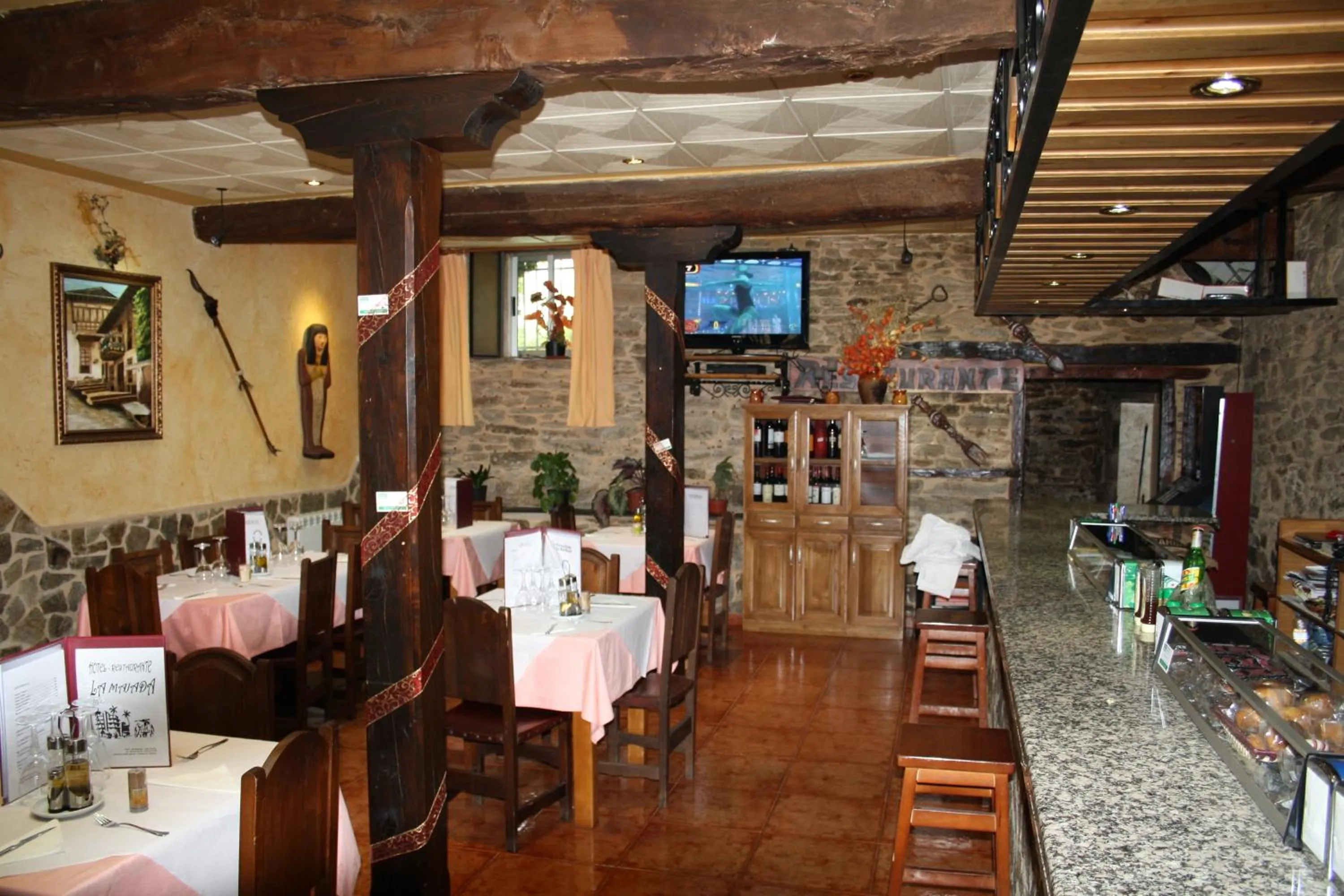Restaurant/places to eat in Hostal Tribal