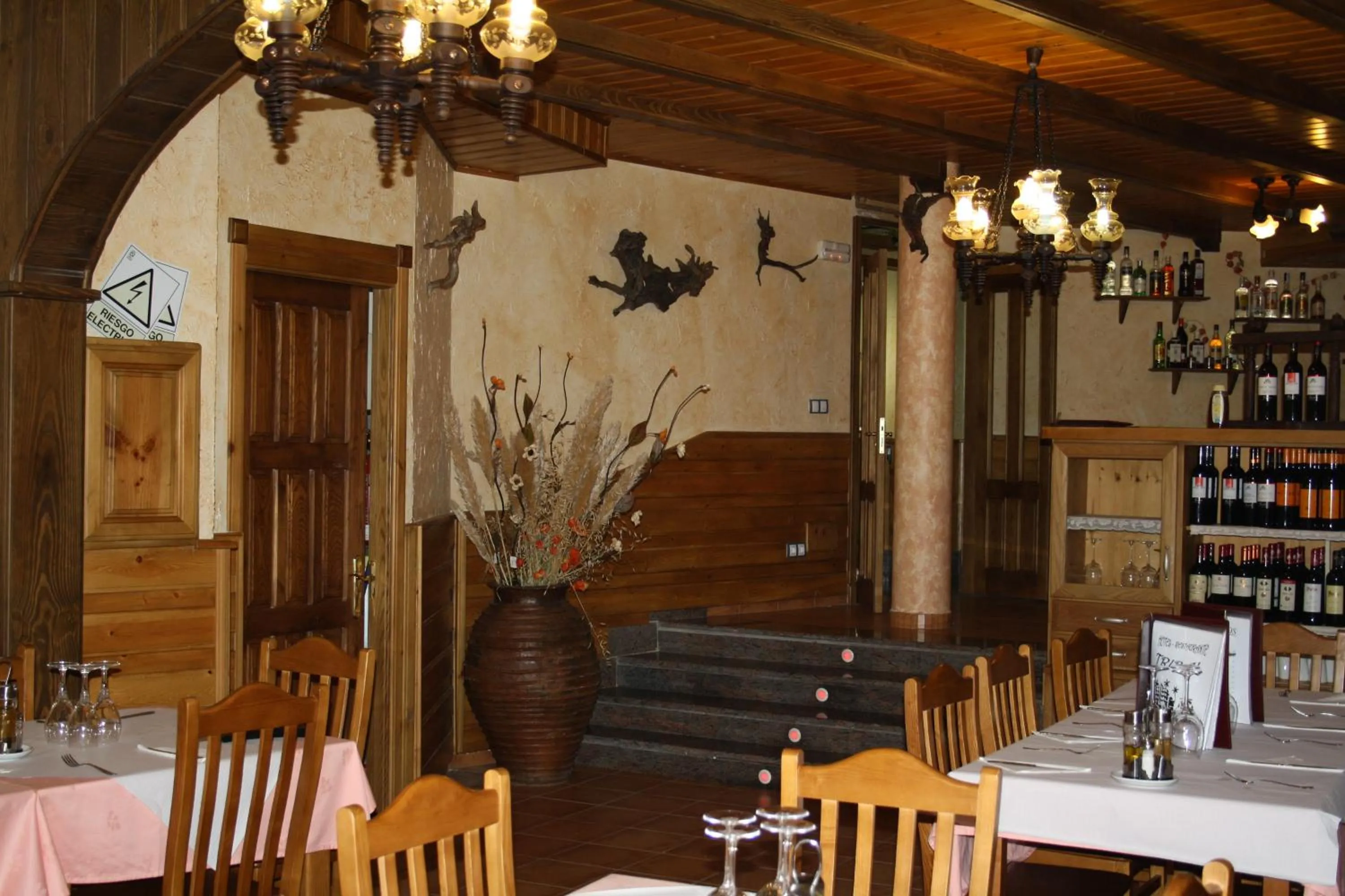 Restaurant/places to eat in Hostal Tribal