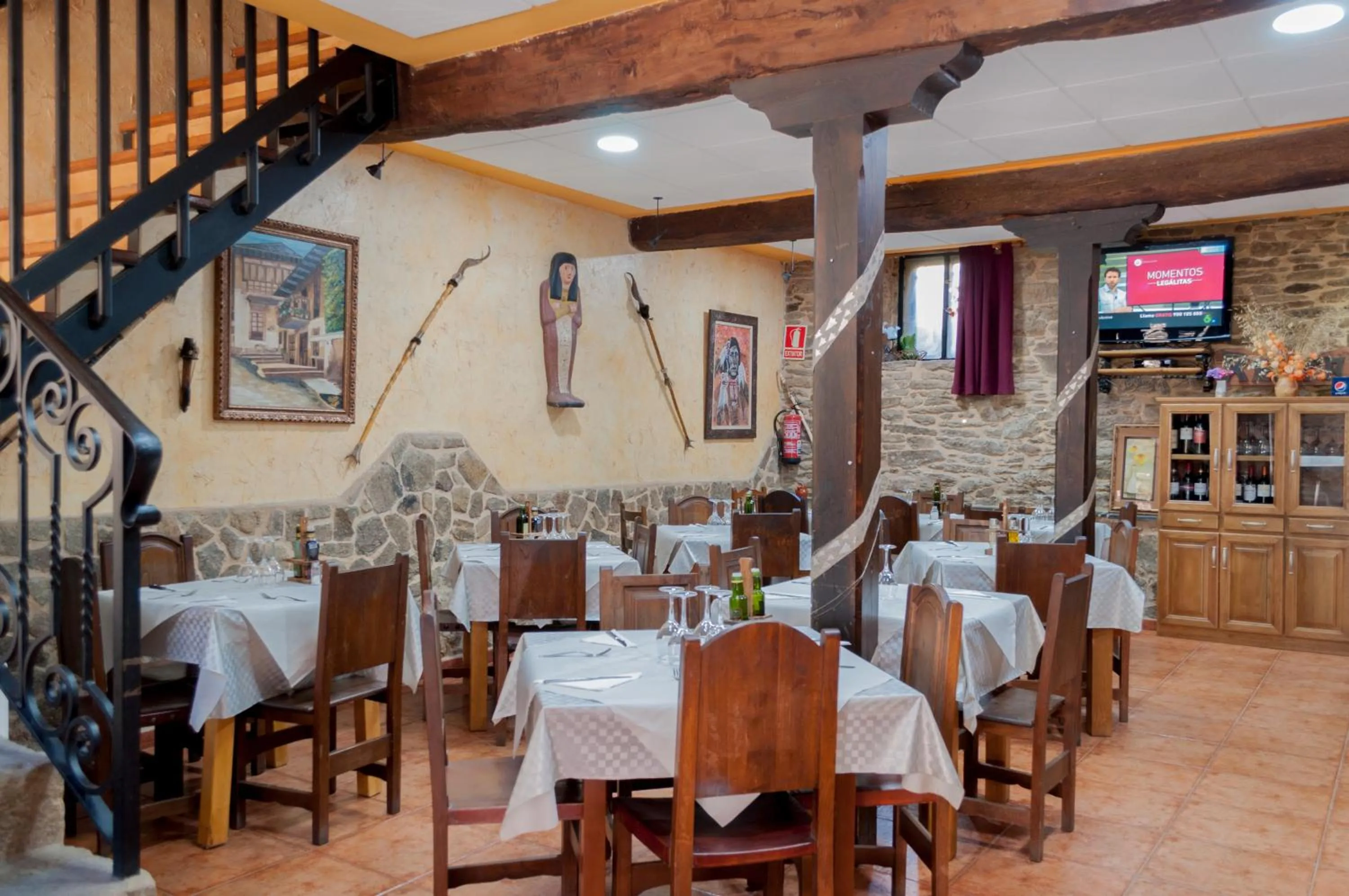 Restaurant/places to eat in Hostal Tribal