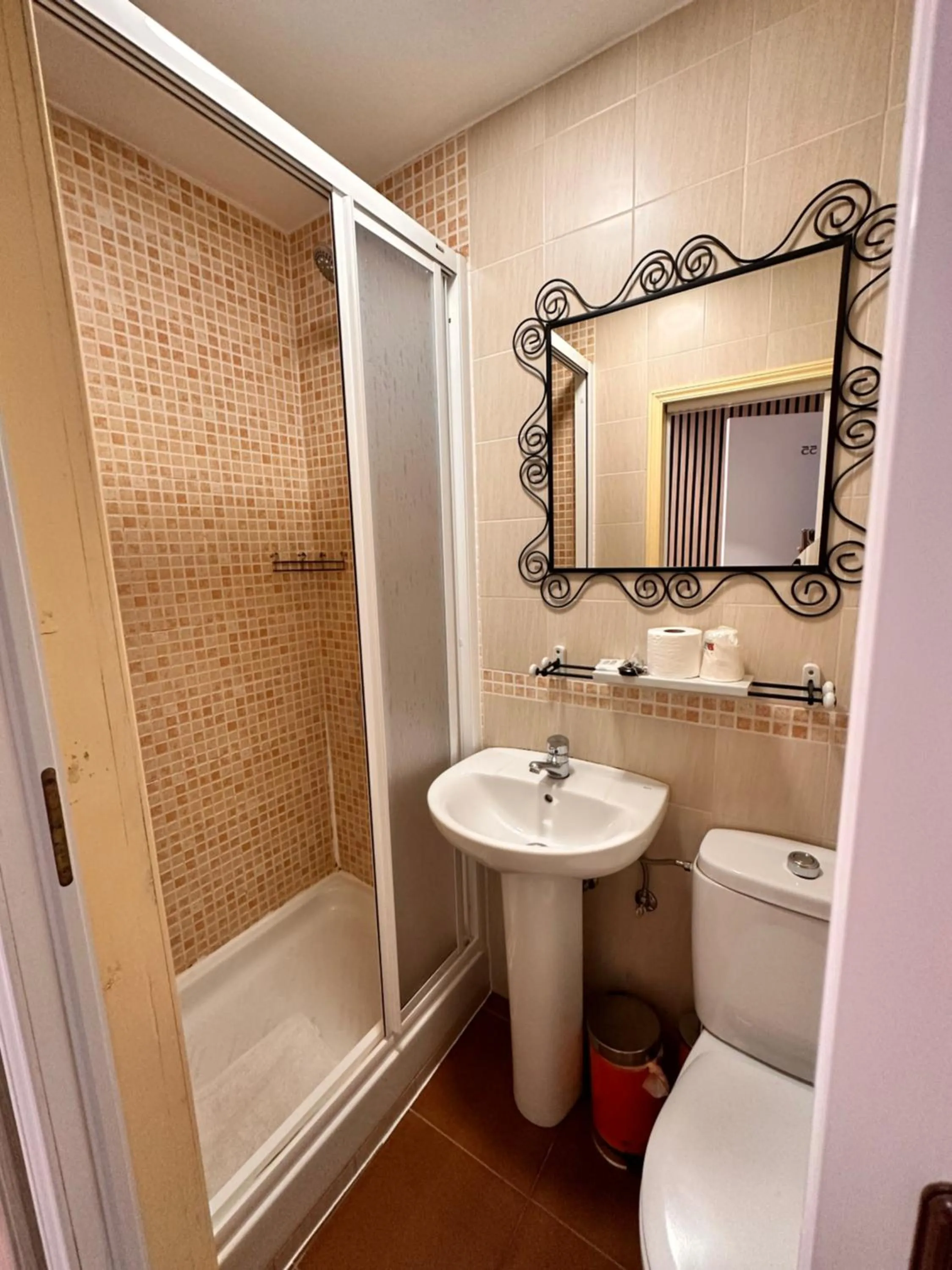 Bathroom in Hostal Rober