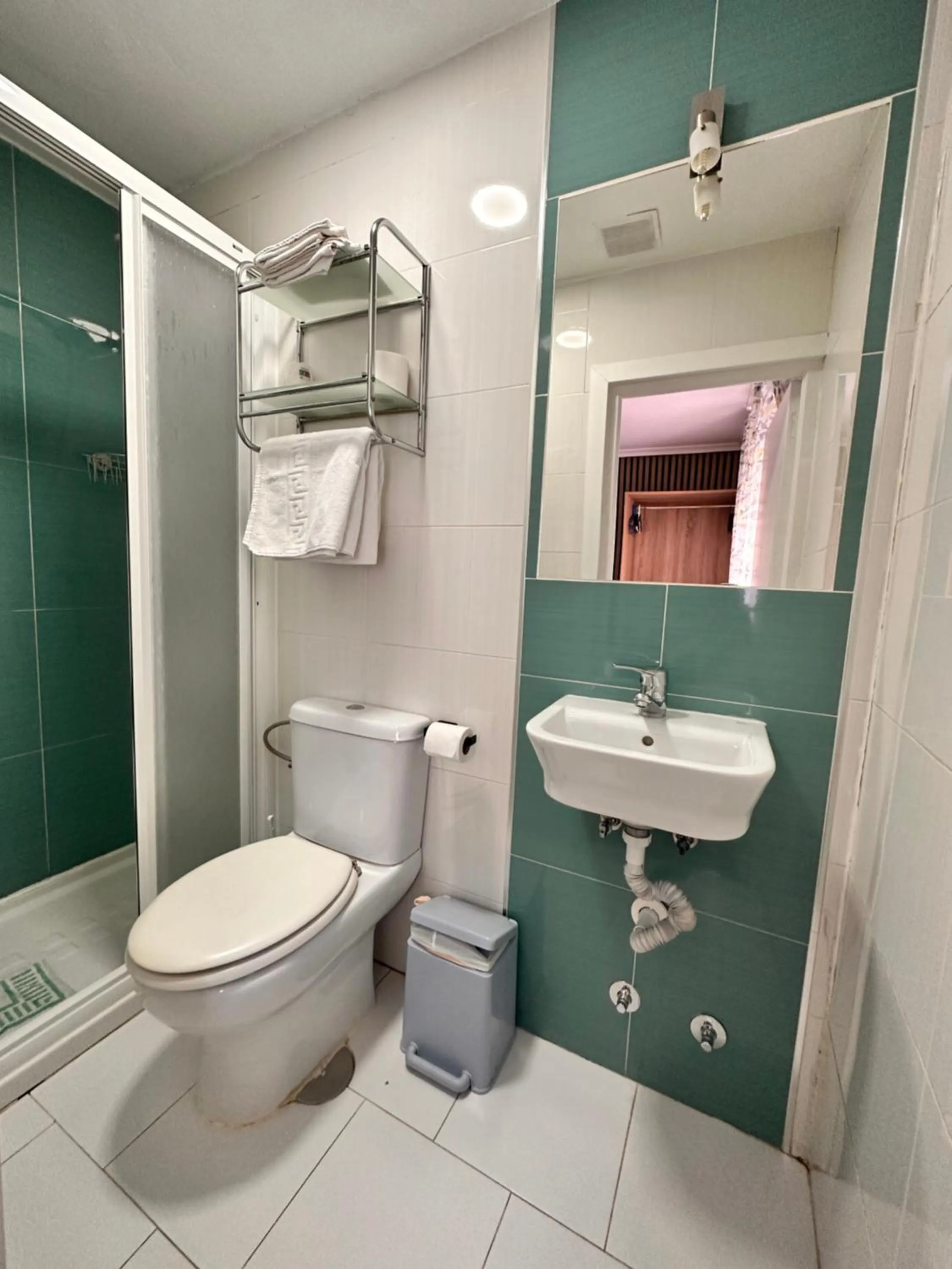 Bathroom in Hostal Rober