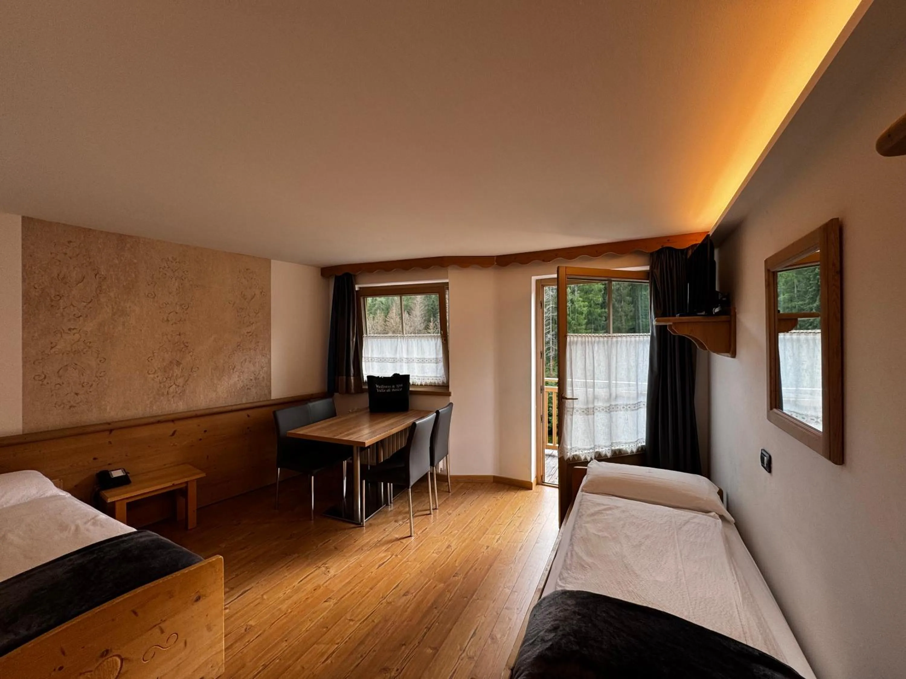 Living room, Bed in Aparthotel Wellness Villa di Bosco